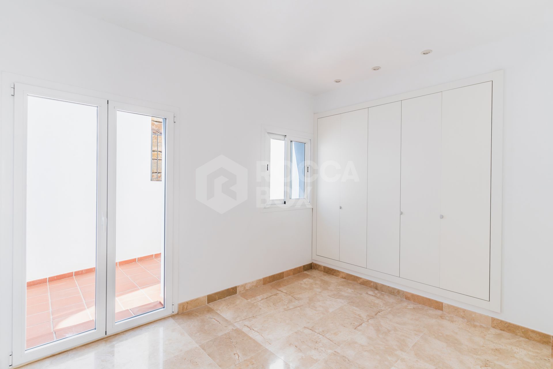 Beautiful south facing ground floor apartment located in Paraiso Pueblo, Benahavis with sea views