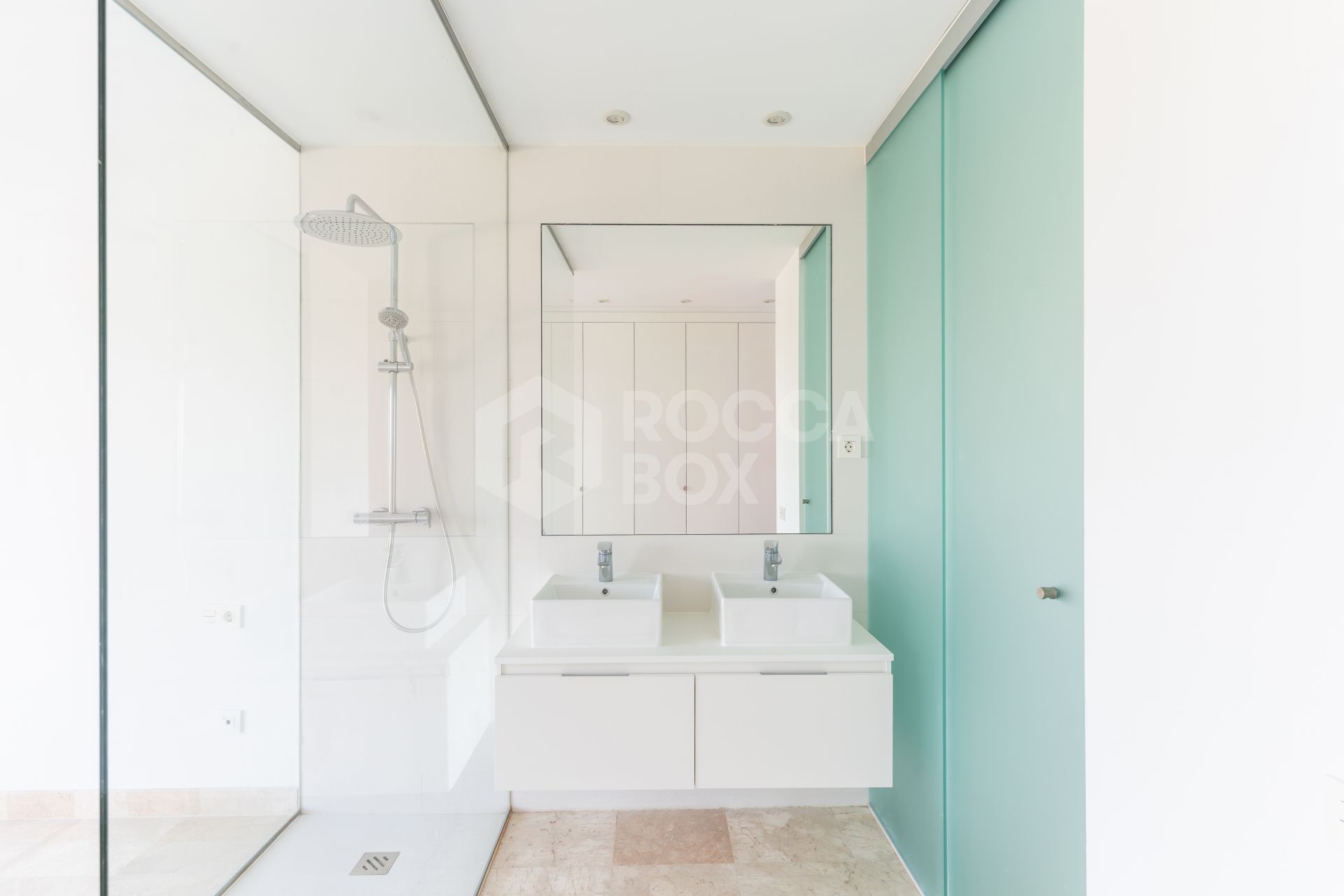 Beautiful south facing ground floor apartment located in Paraiso Pueblo, Benahavis with sea views