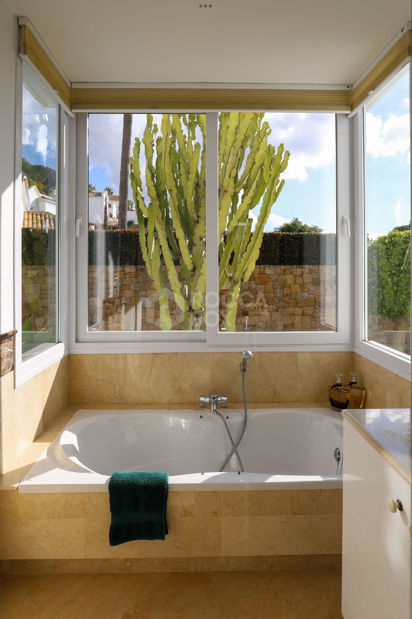 Beautiful south facing Villa located in Sierra Blanca Country Club, Istan with sea views