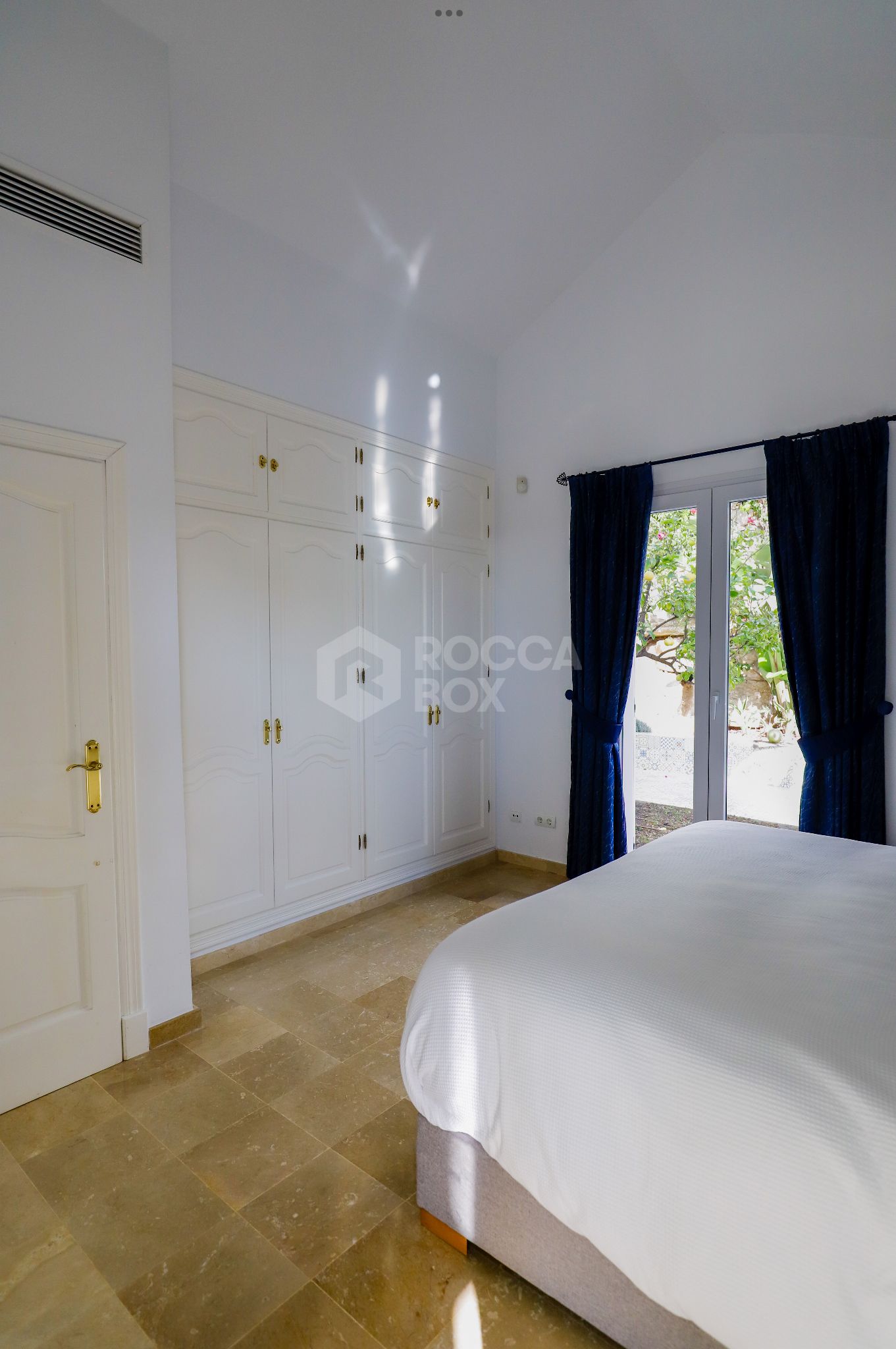 Beautiful south facing Villa located in Sierra Blanca Country Club, Istan with sea views
