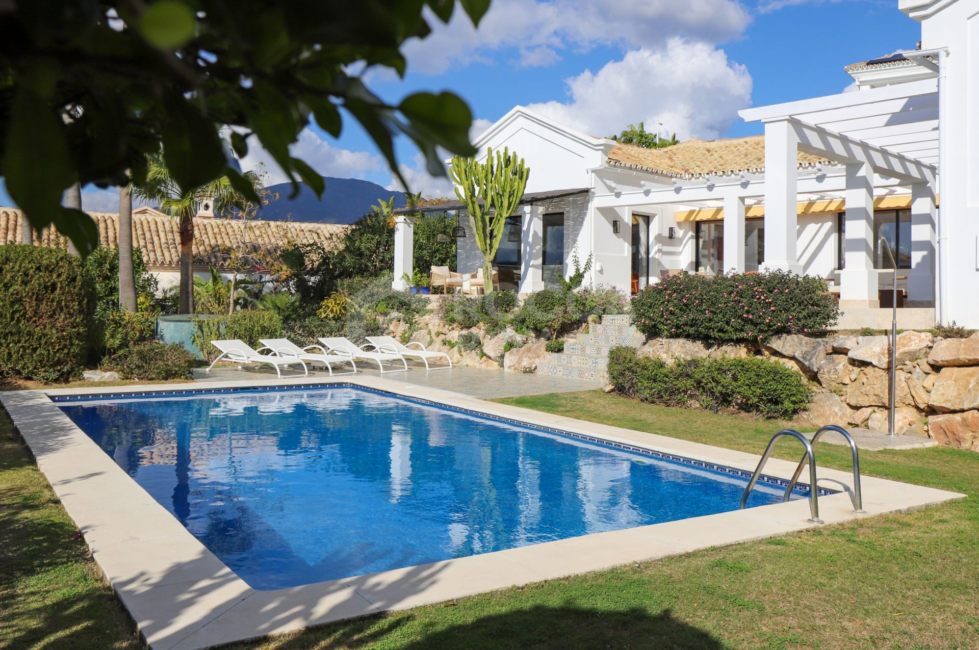 Beautiful south facing Villa located in Sierra Blanca Country Club, Istan with sea views