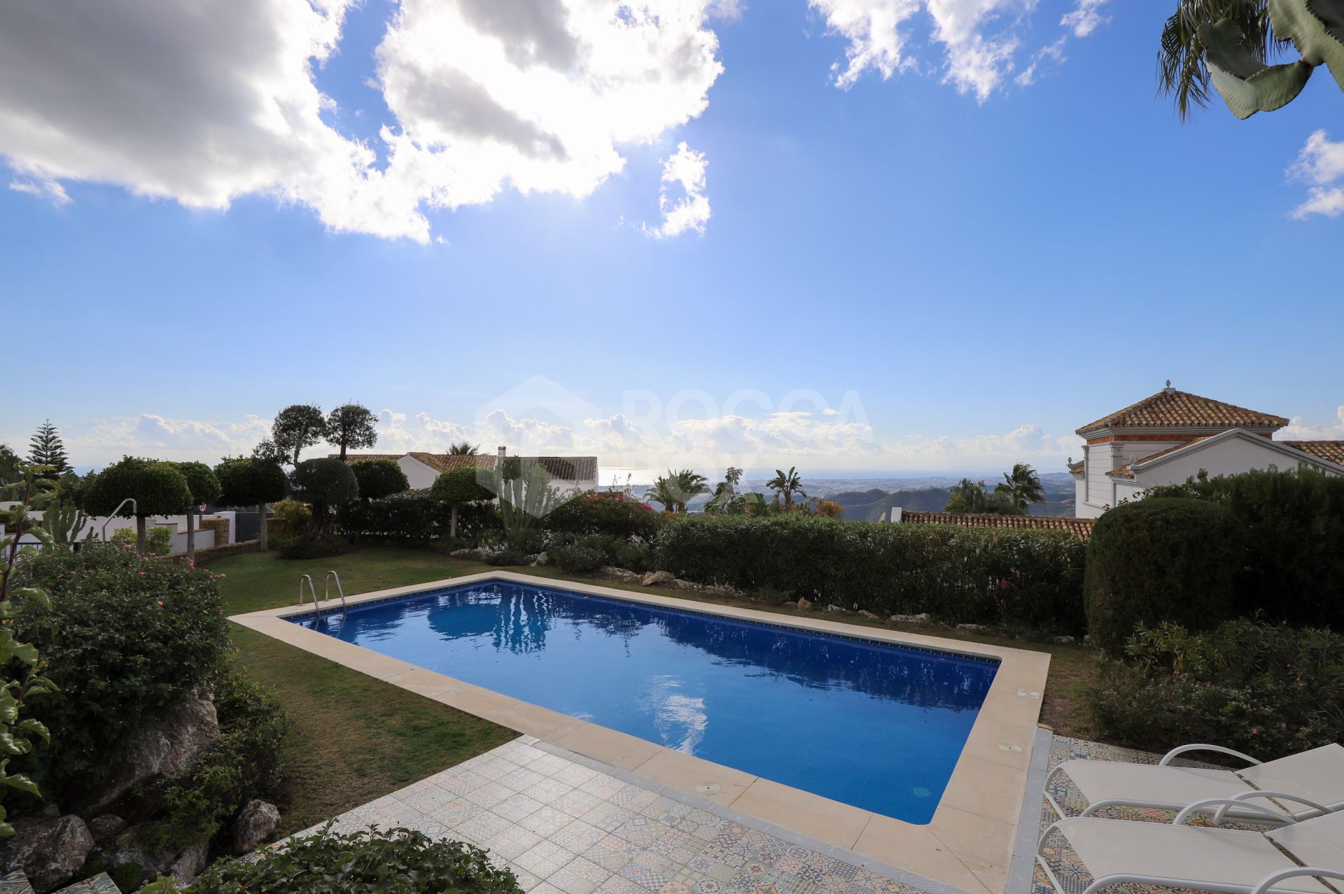 Beautiful south facing Villa located in Sierra Blanca Country Club, Istan with sea views
