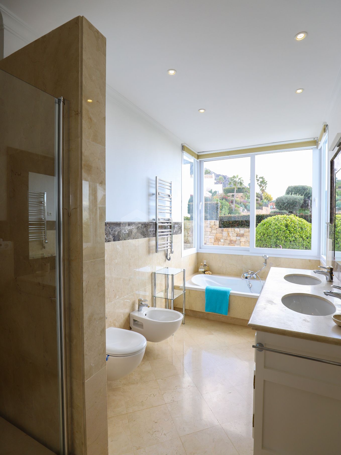 Beautiful south facing Villa located in Sierra Blanca Country Club, Istan with sea views