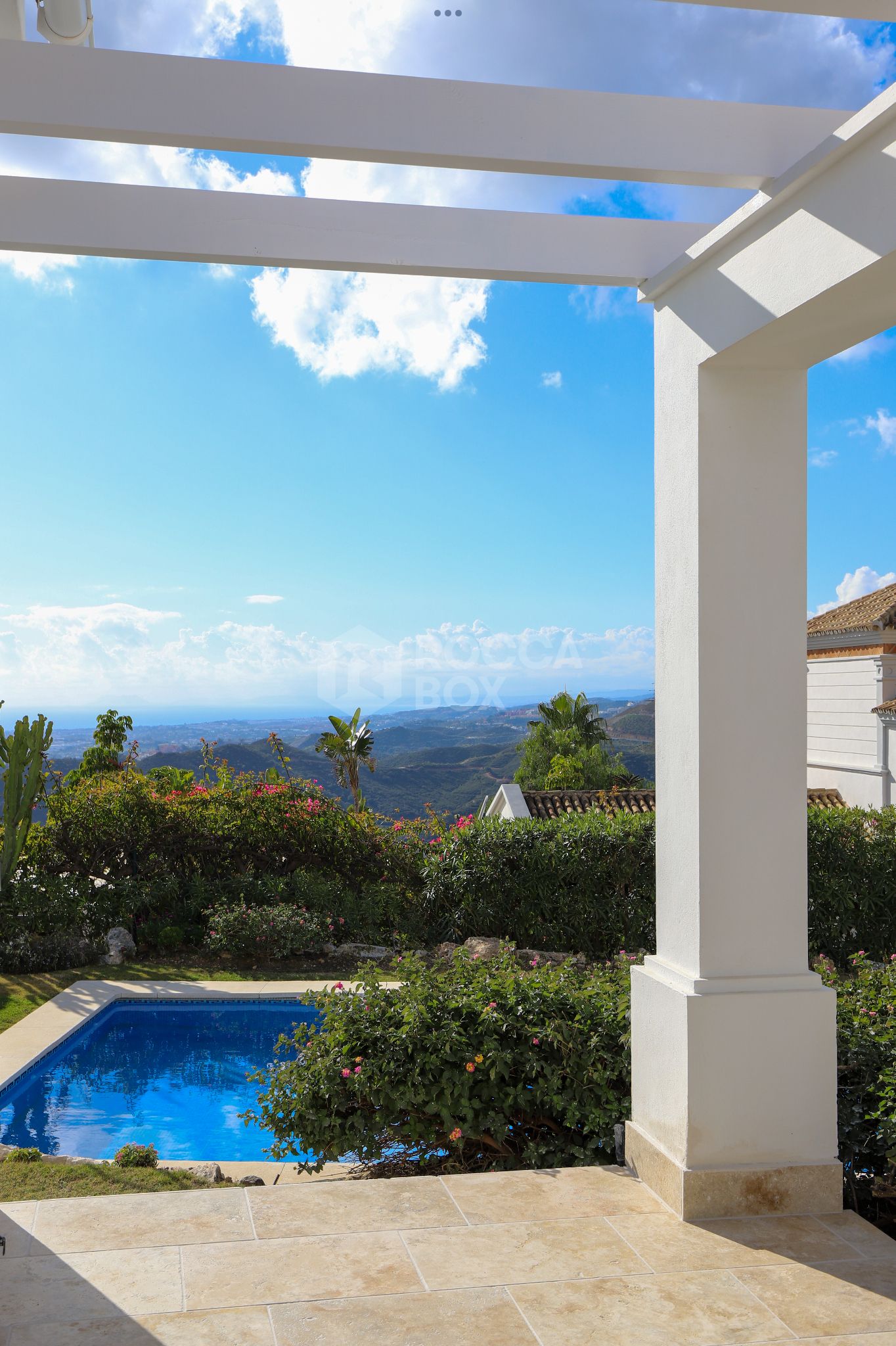Beautiful south facing Villa located in Sierra Blanca Country Club, Istan with sea views