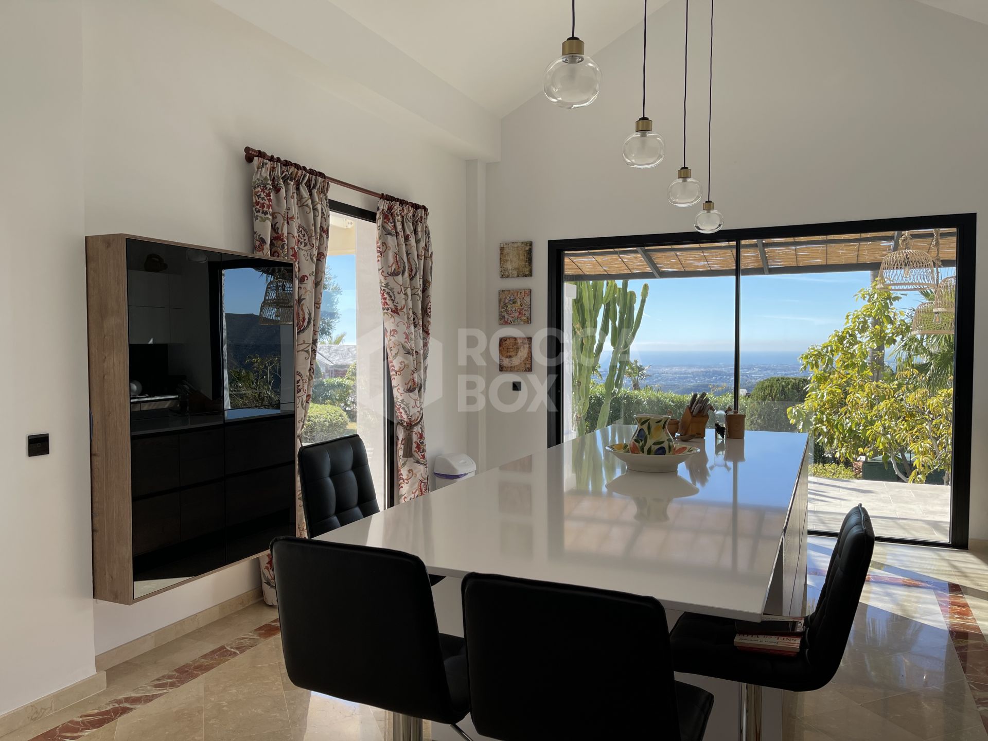 Beautiful south facing Villa located in Sierra Blanca Country Club, Istan with sea views