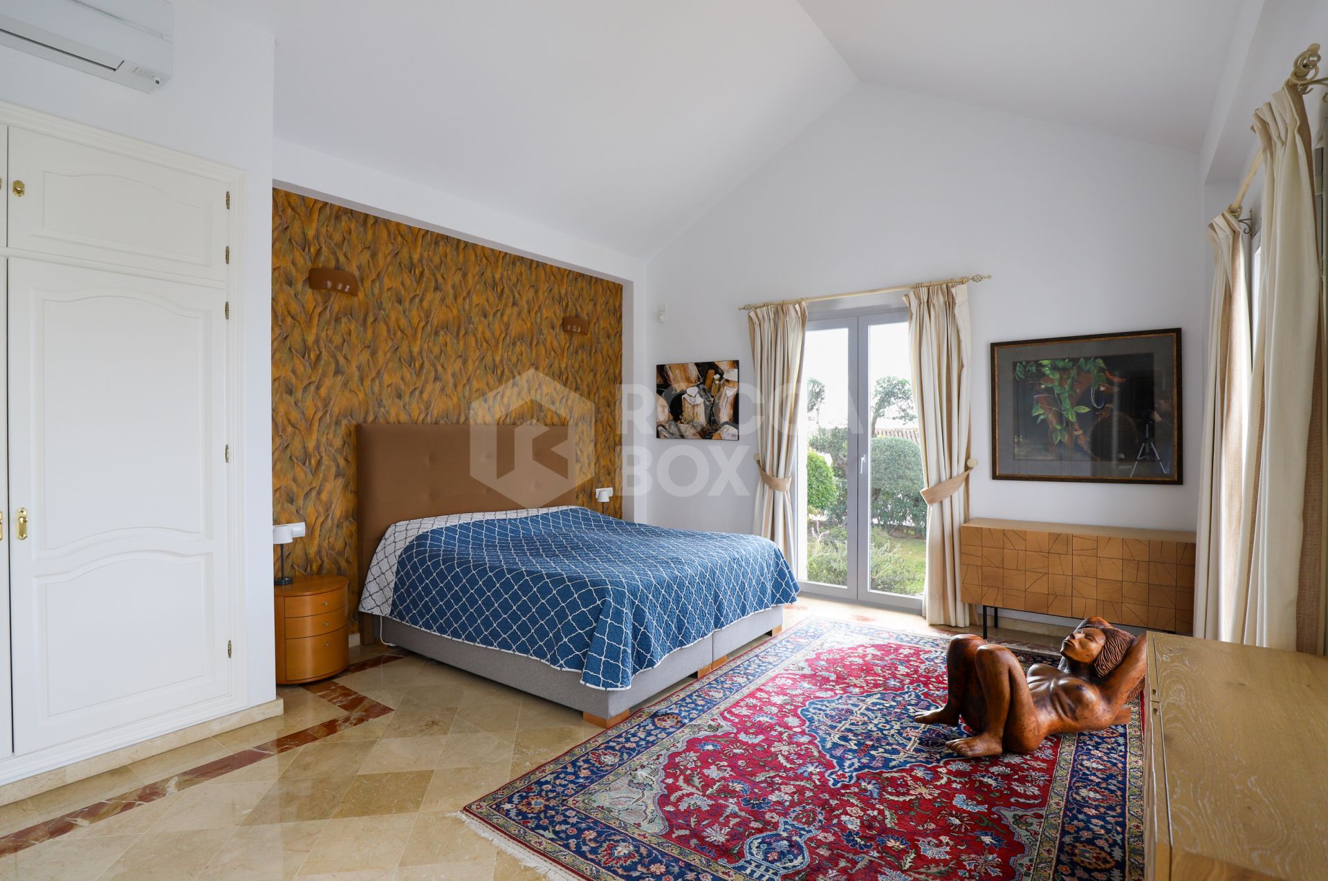 Beautiful south facing Villa located in Sierra Blanca Country Club, Istan with sea views