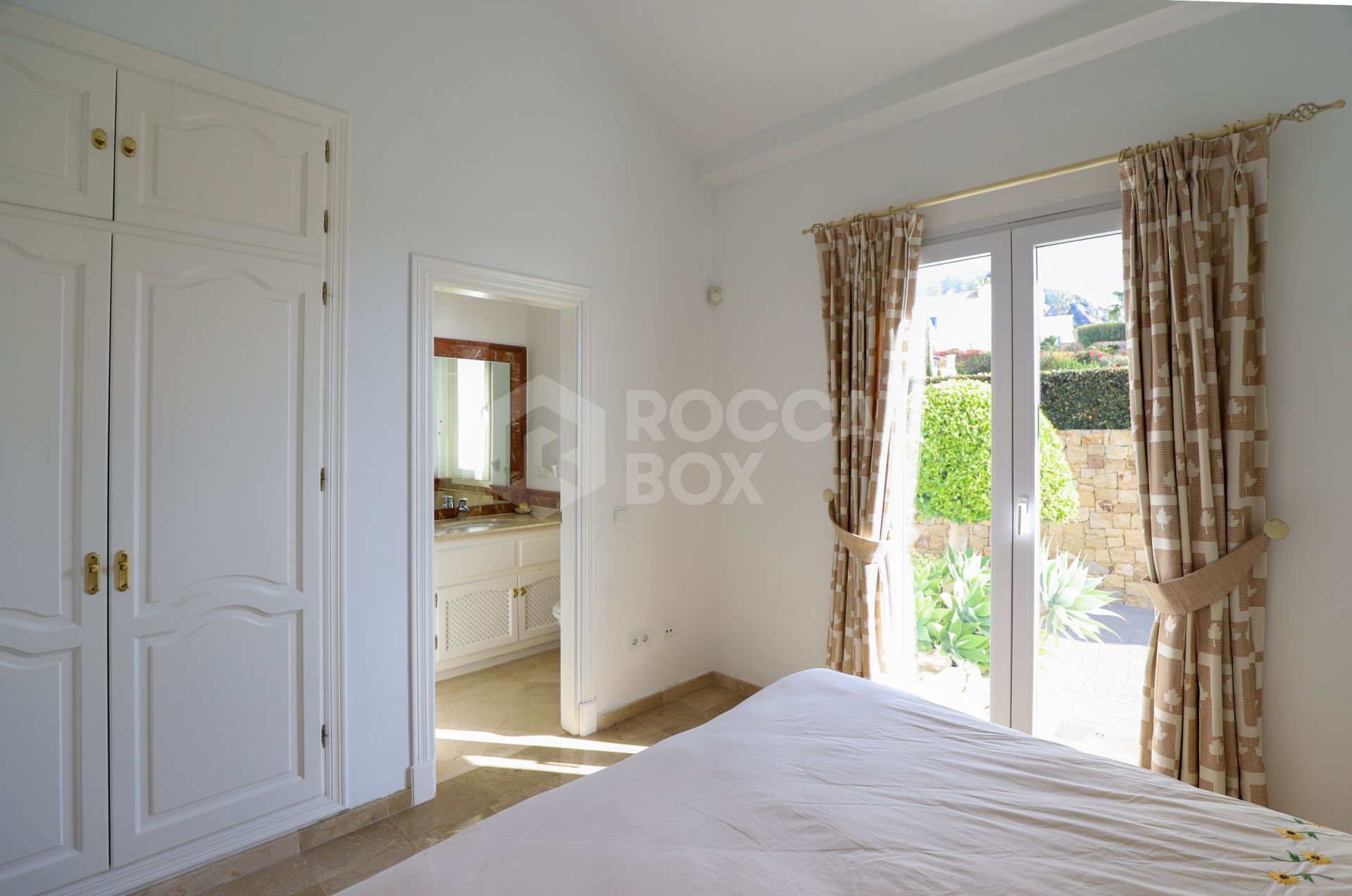 Beautiful south facing Villa located in Sierra Blanca Country Club, Istan with sea views
