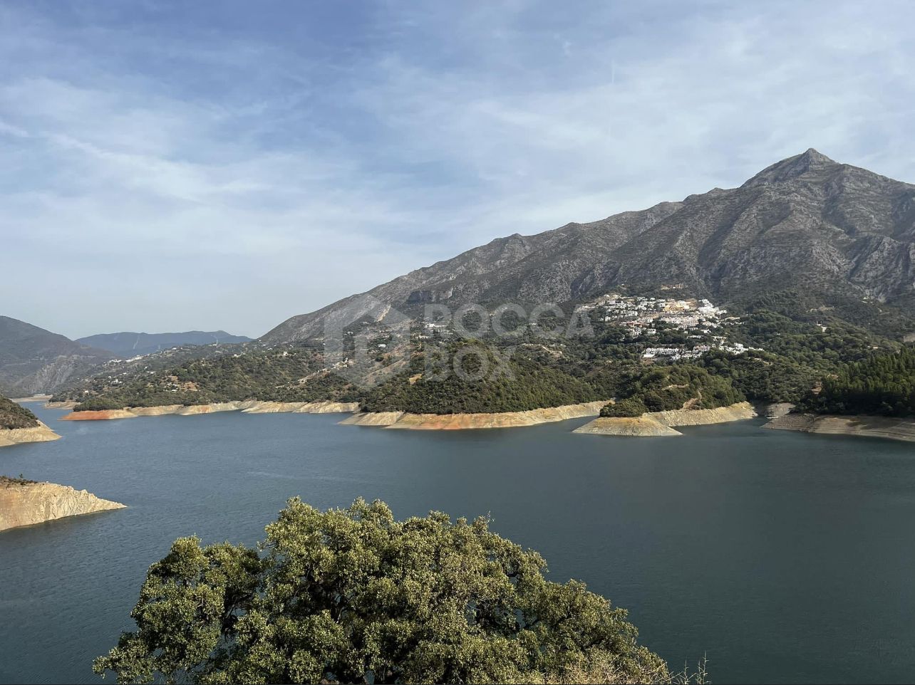 Beautiful south facing Villa located in Sierra Blanca Country Club, Istan with sea views