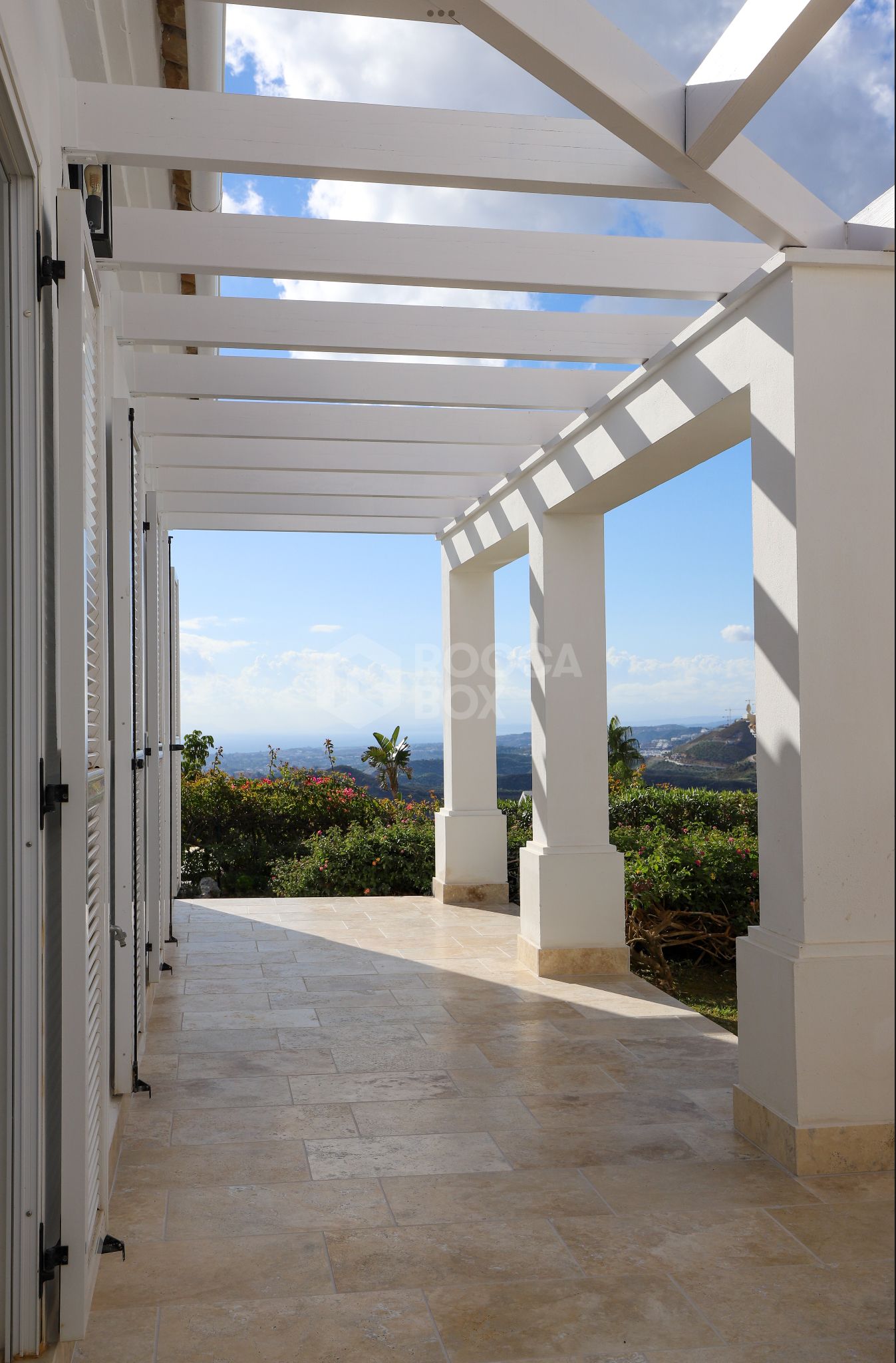 Beautiful south facing Villa located in Sierra Blanca Country Club, Istan with sea views