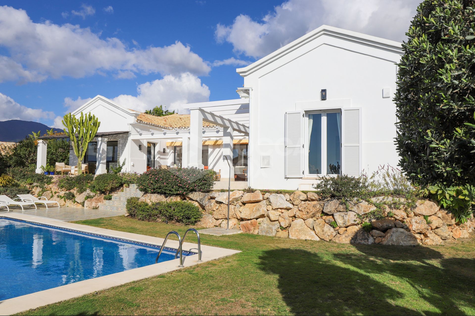 Beautiful south facing Villa located in Sierra Blanca Country Club, Istan with sea views