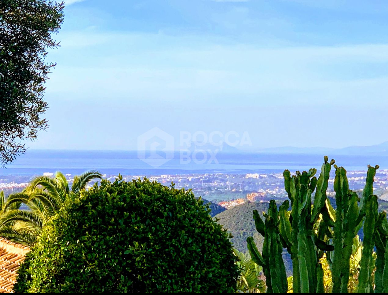 Beautiful south facing Villa located in Sierra Blanca Country Club, Istan with sea views
