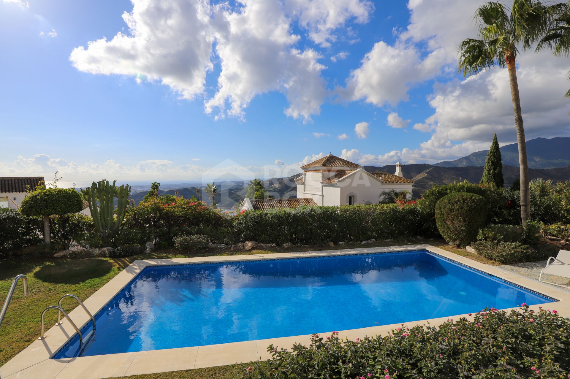 Beautiful south facing Villa located in Sierra Blanca Country Club, Istan with sea views