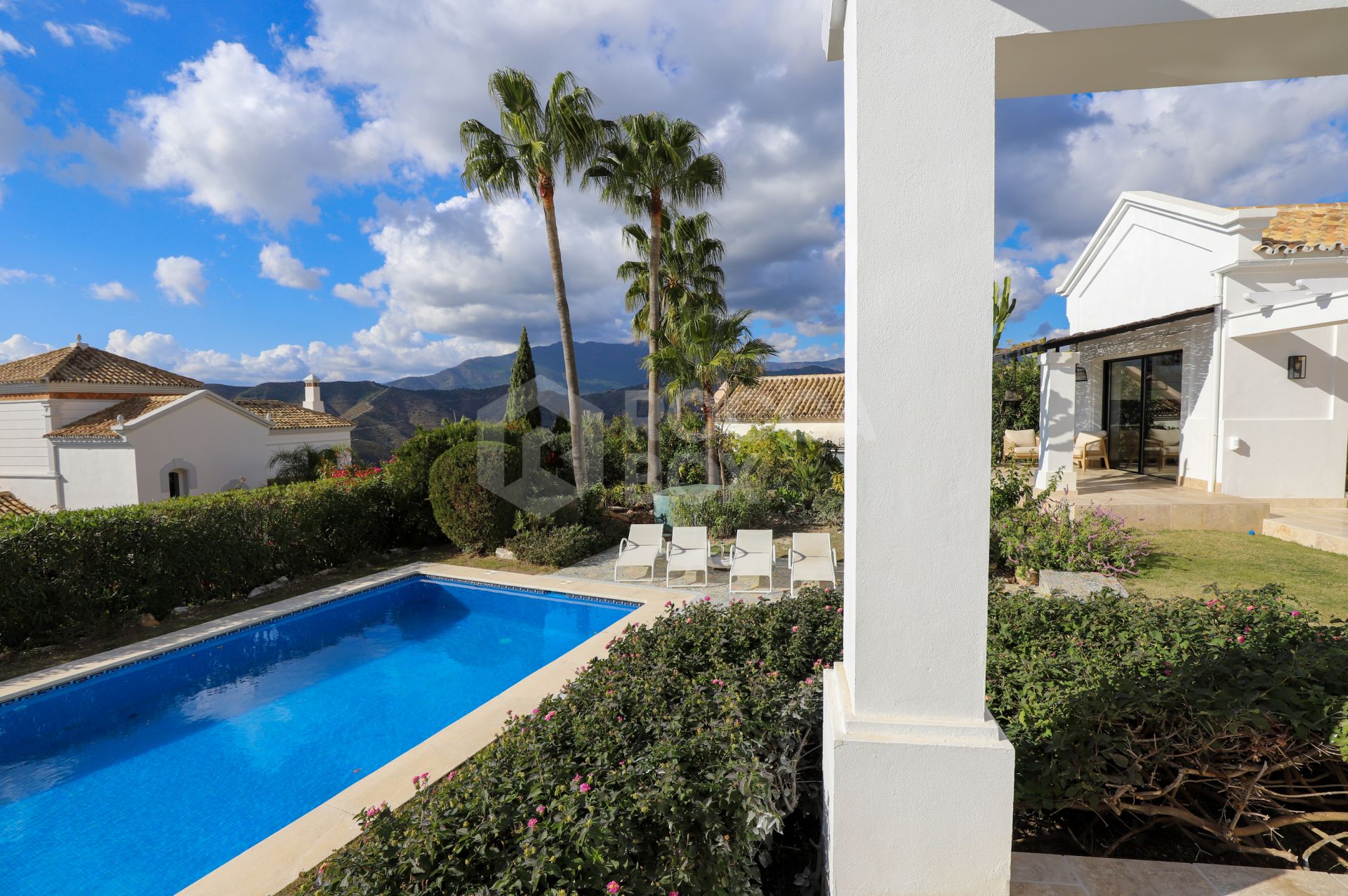 Beautiful south facing Villa located in Sierra Blanca Country Club, Istan with sea views
