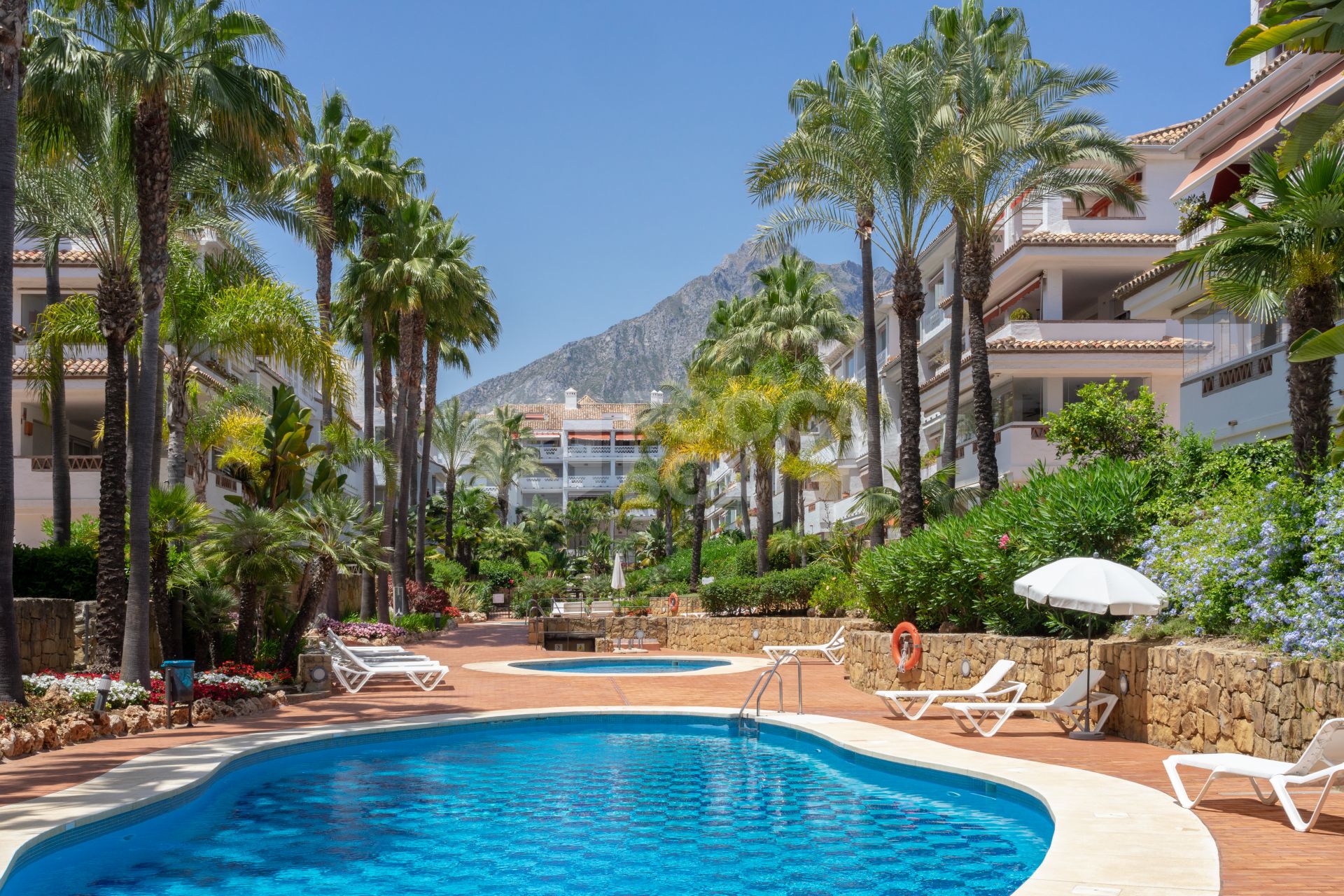 Excellent, fully renovated, three bedroom first floor apartment on Marbella’s Golden Mile