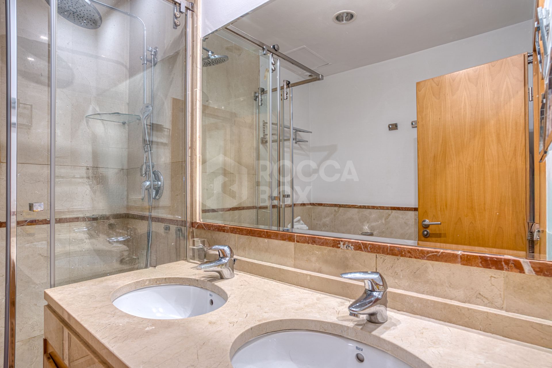 Fantastic west-facing three-bedroom apartment in Las Mimosas Beach Gardens, Nueva Andalucía.