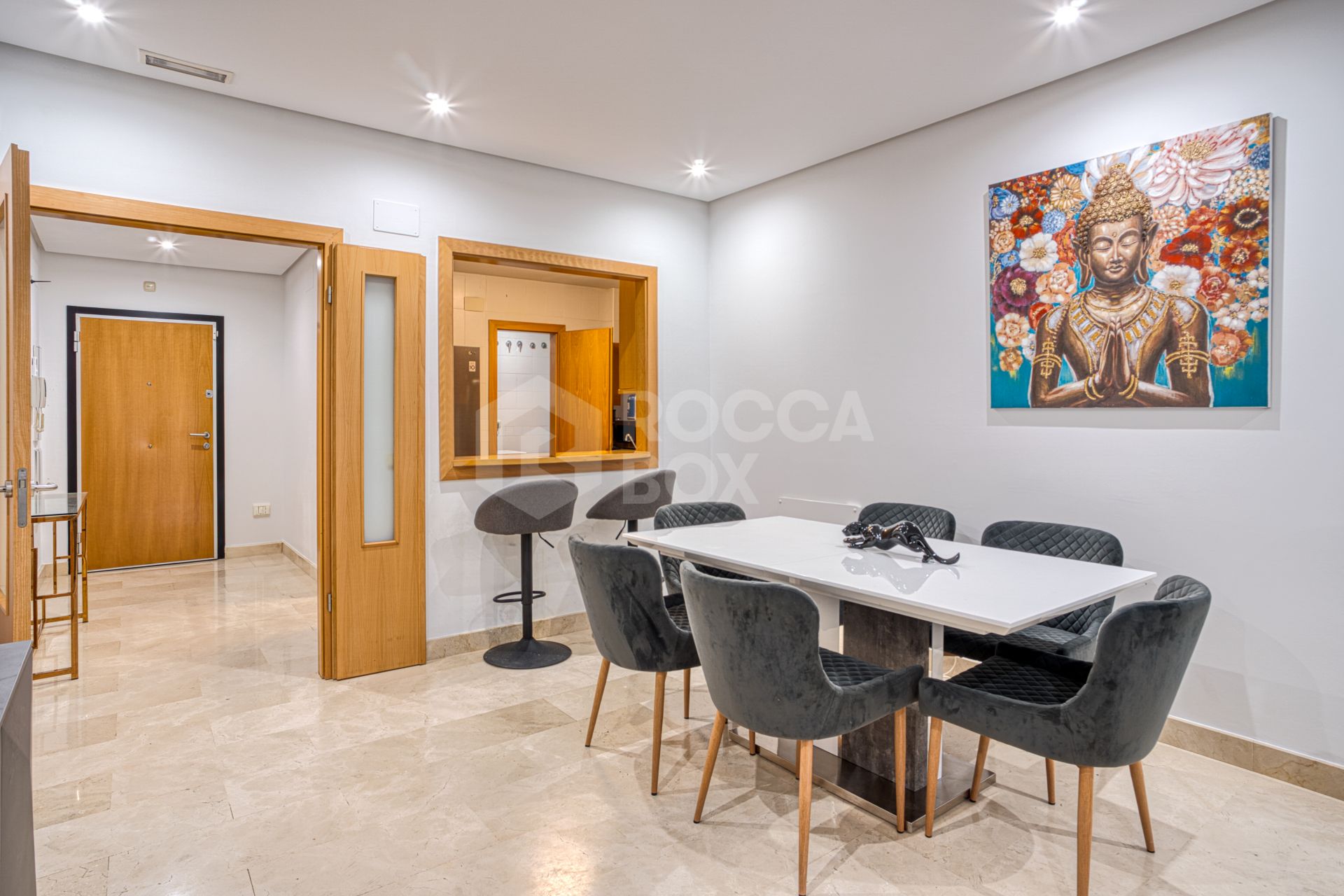 Fantastic west-facing three-bedroom apartment in Las Mimosas Beach Gardens, Nueva Andalucía.