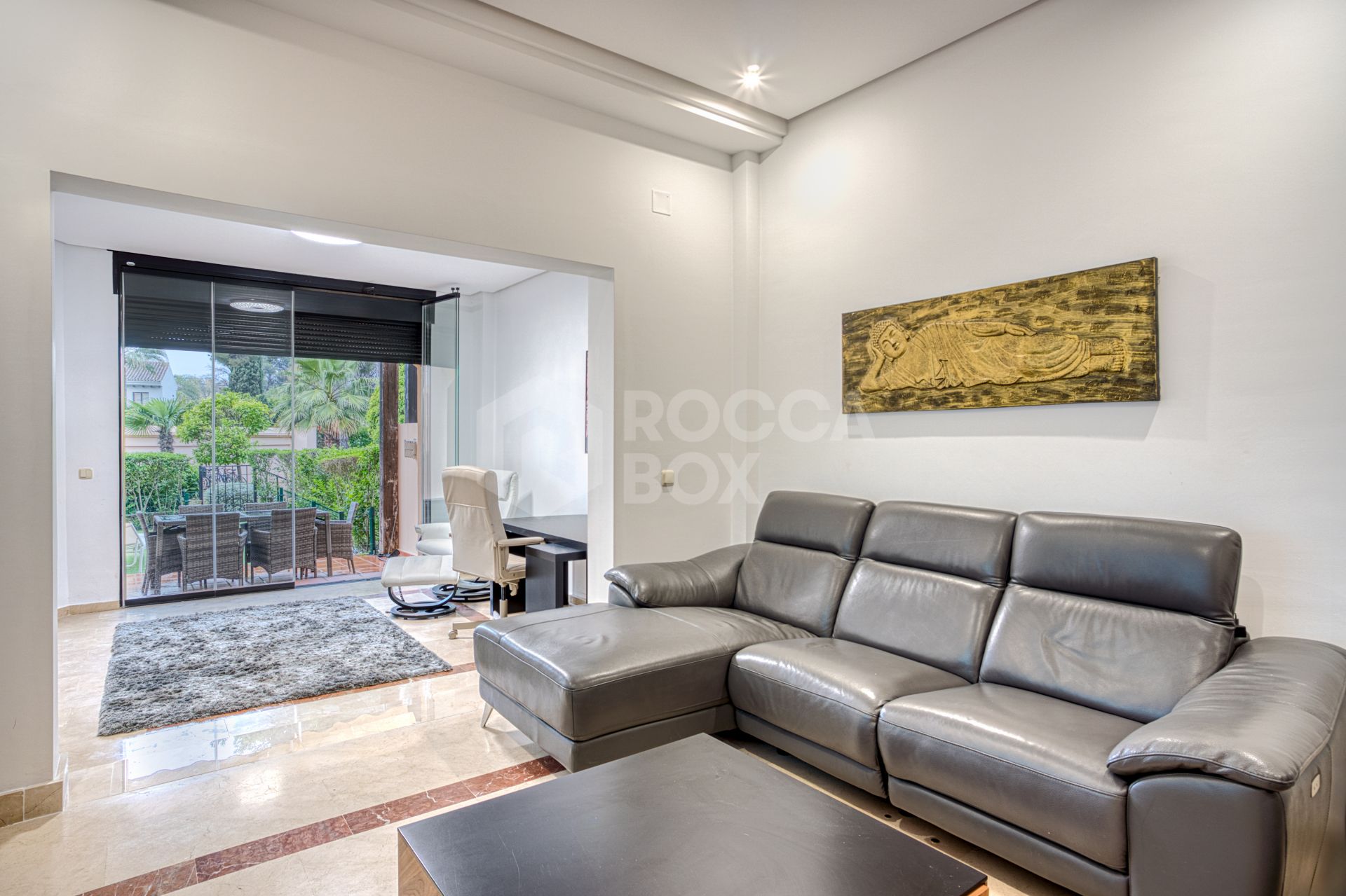 Fantastic west-facing three-bedroom apartment in Las Mimosas Beach Gardens, Nueva Andalucía.