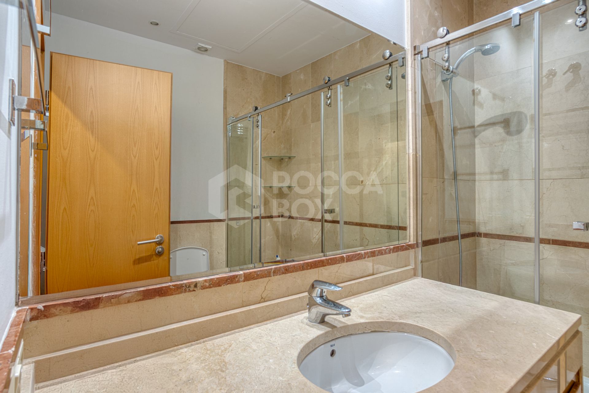 Fantastic west-facing three-bedroom apartment in Las Mimosas Beach Gardens, Nueva Andalucía.