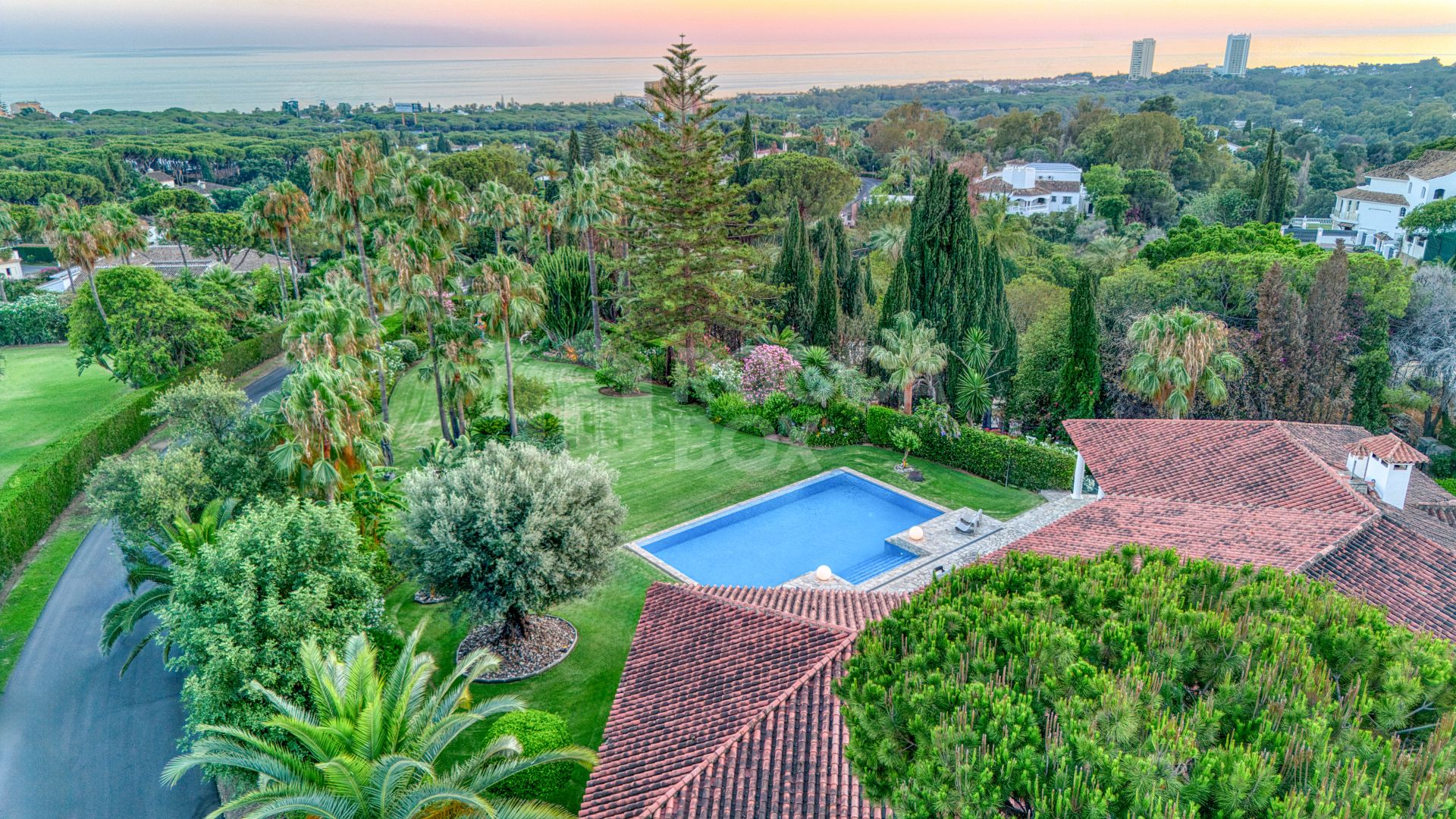 Beautiful, south facing four bedroom Villa located in the sought after area of Hacienda Las Chapas, Marbella