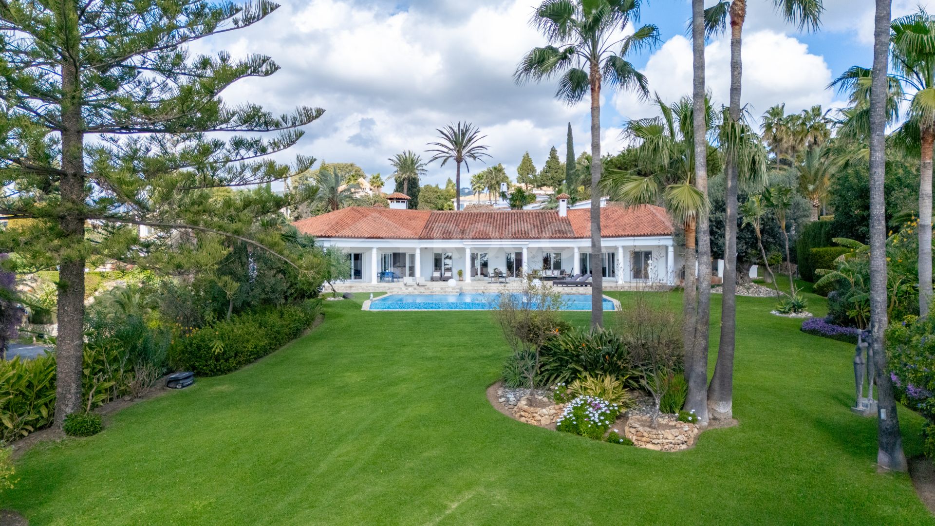 Beautiful, south facing four bedroom Villa located in the sought after area of Hacienda Las Chapas, Marbella