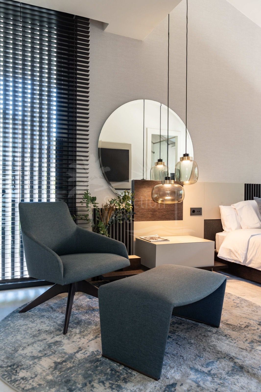 Superbe villa de cinq chambres récemment rénovée, nichée dans la communauté fermée exclusive de Hacienda Las Chapas, Marbella