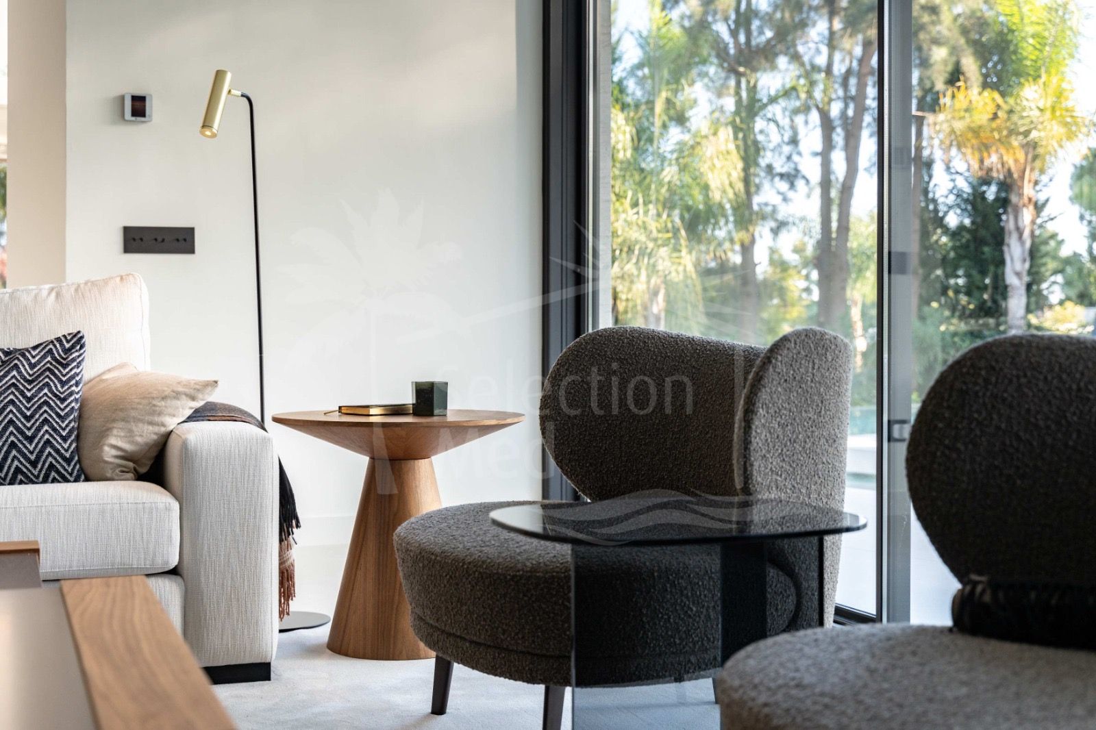 Superbe villa de cinq chambres récemment rénovée, nichée dans la communauté fermée exclusive de Hacienda Las Chapas, Marbella