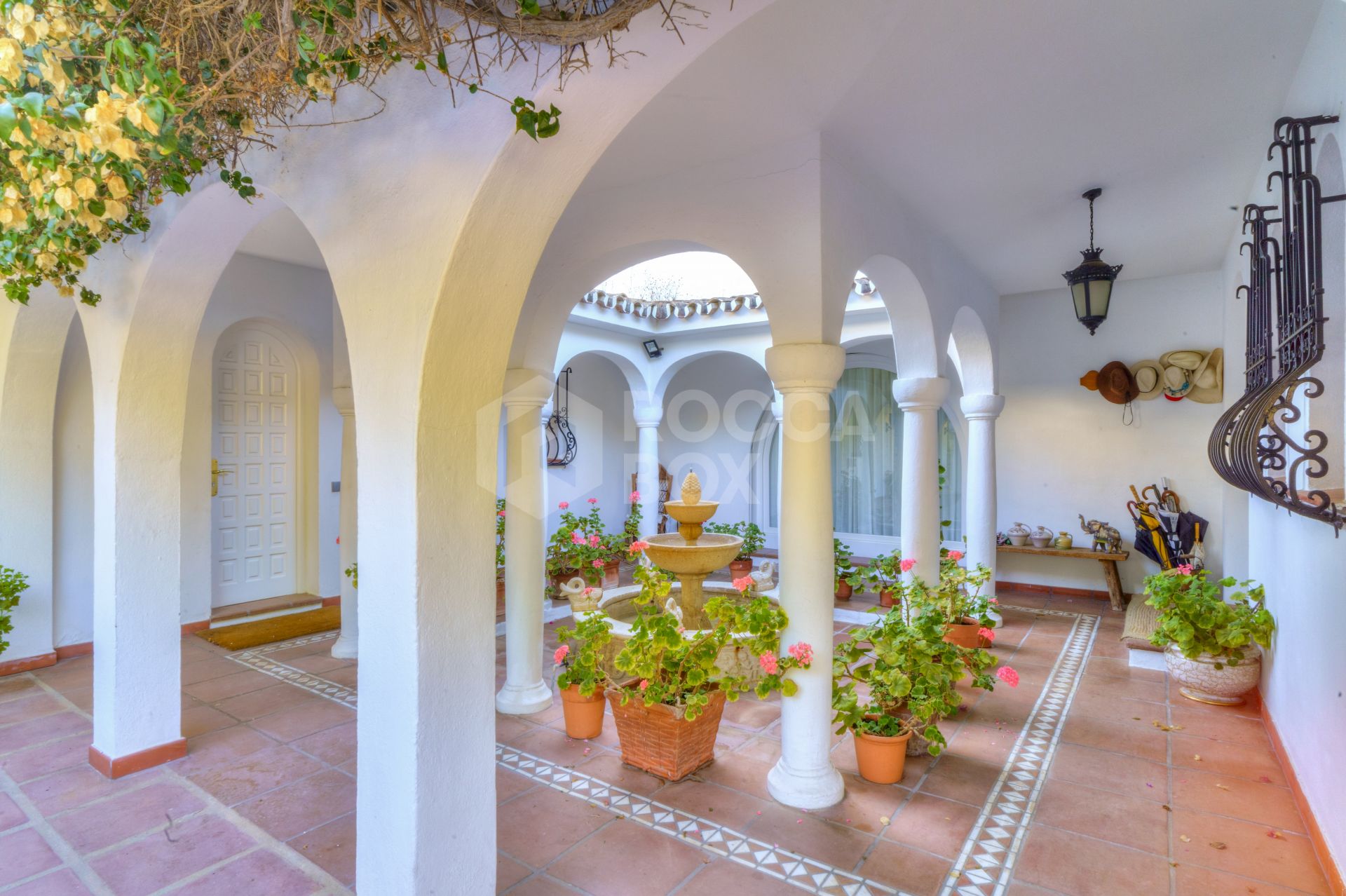 Wonderful six bedroom, south facing villa in the residential area Rocio de Nagueles, Marbella with guest apartment