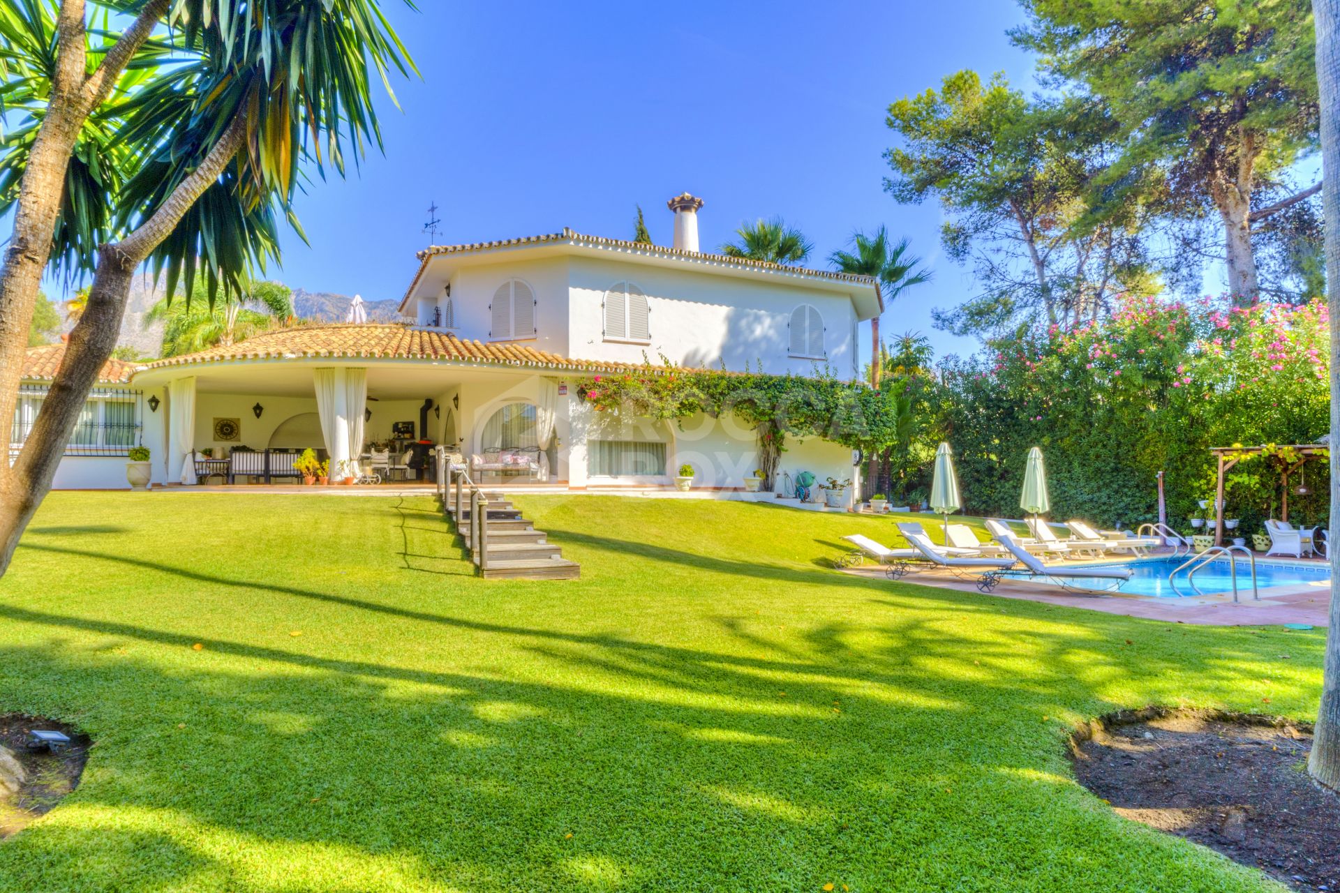 Wonderful six bedroom, south facing villa in the residential area Rocio de Nagueles, Marbella with guest apartment