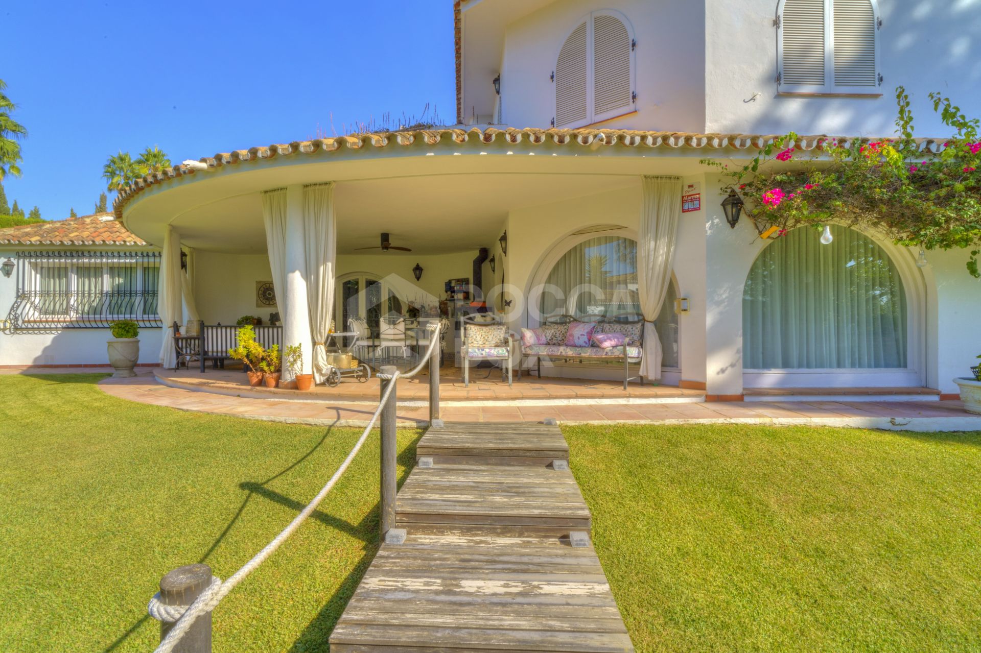 Wonderful six bedroom, south facing villa in the residential area Rocio de Nagueles, Marbella with guest apartment