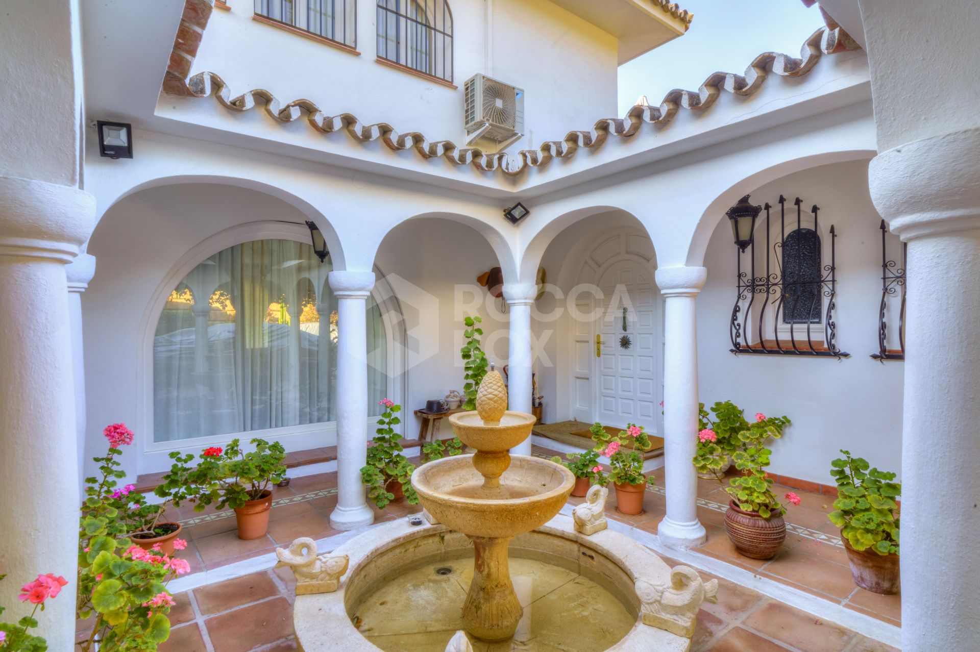 Wonderful six bedroom, south facing villa in the residential area Rocio de Nagueles, Marbella with guest apartment