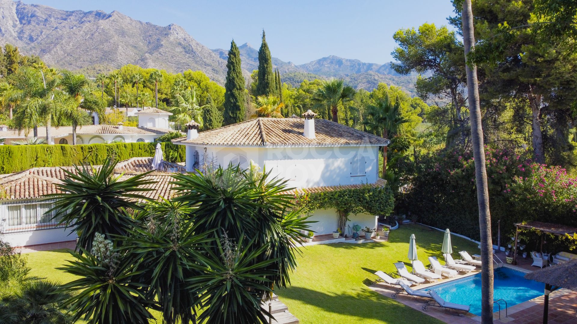 Wonderful six bedroom, south facing villa in the residential area Rocio de Nagueles, Marbella with guest apartment