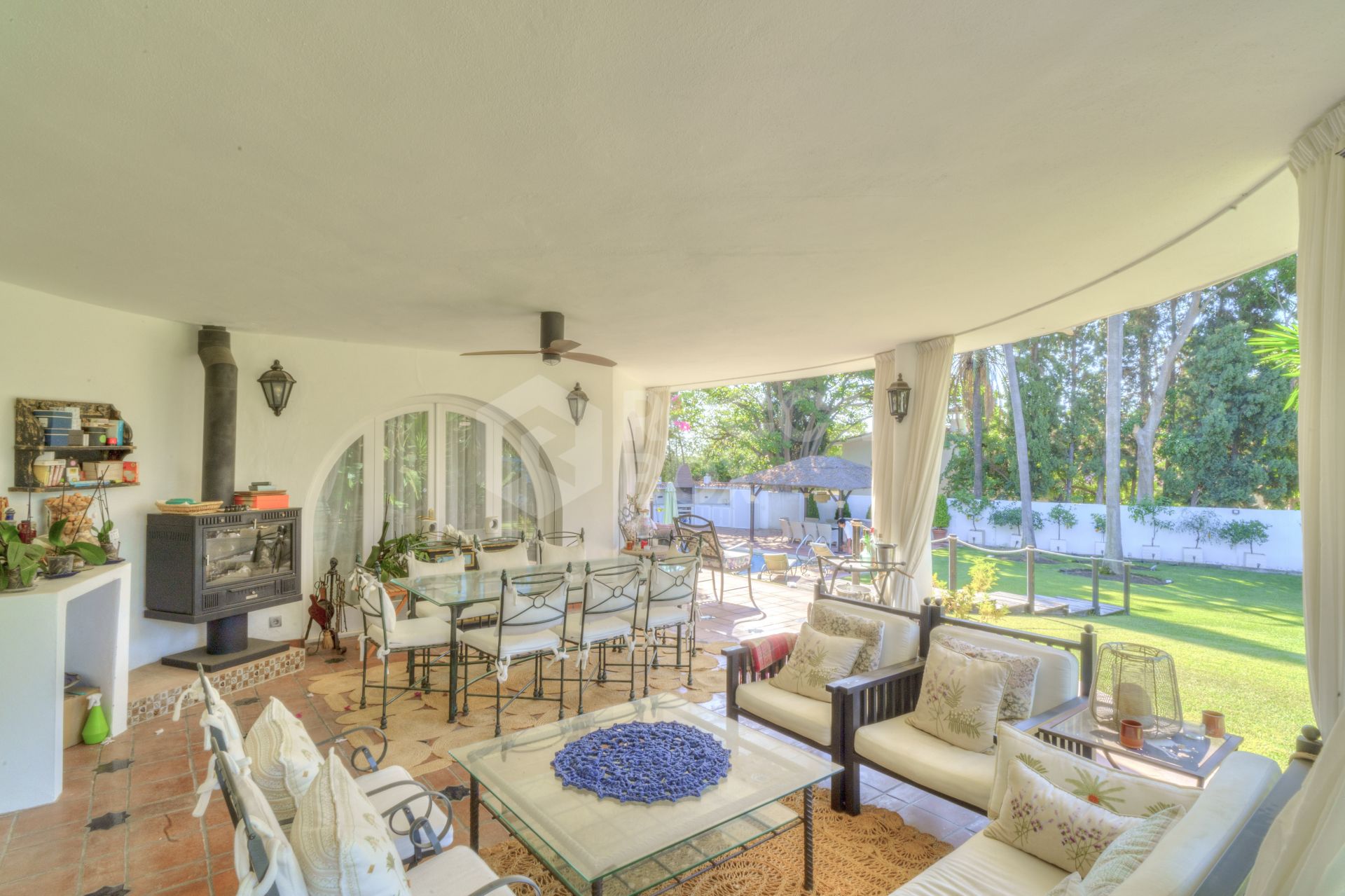 Wonderful six bedroom, south facing villa in the residential area Rocio de Nagueles, Marbella with guest apartment