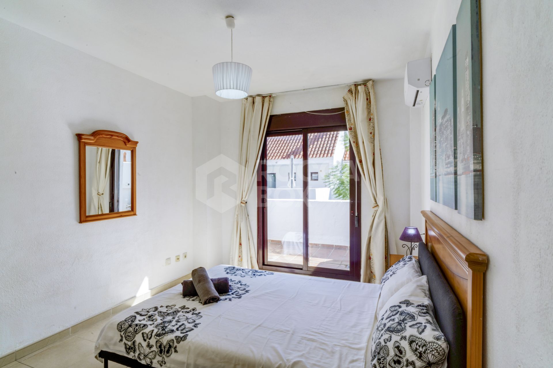 Amazing opportunity; three bedroom apartment located in La Maestranza, Nueva Andalucia