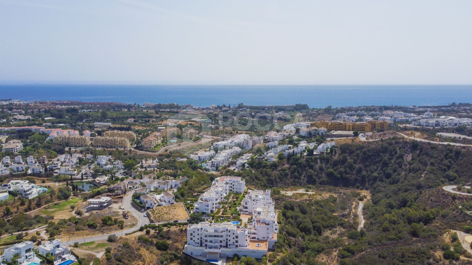 Resedential south facing plot for sale in La Resina Golf, Estepona with sea views