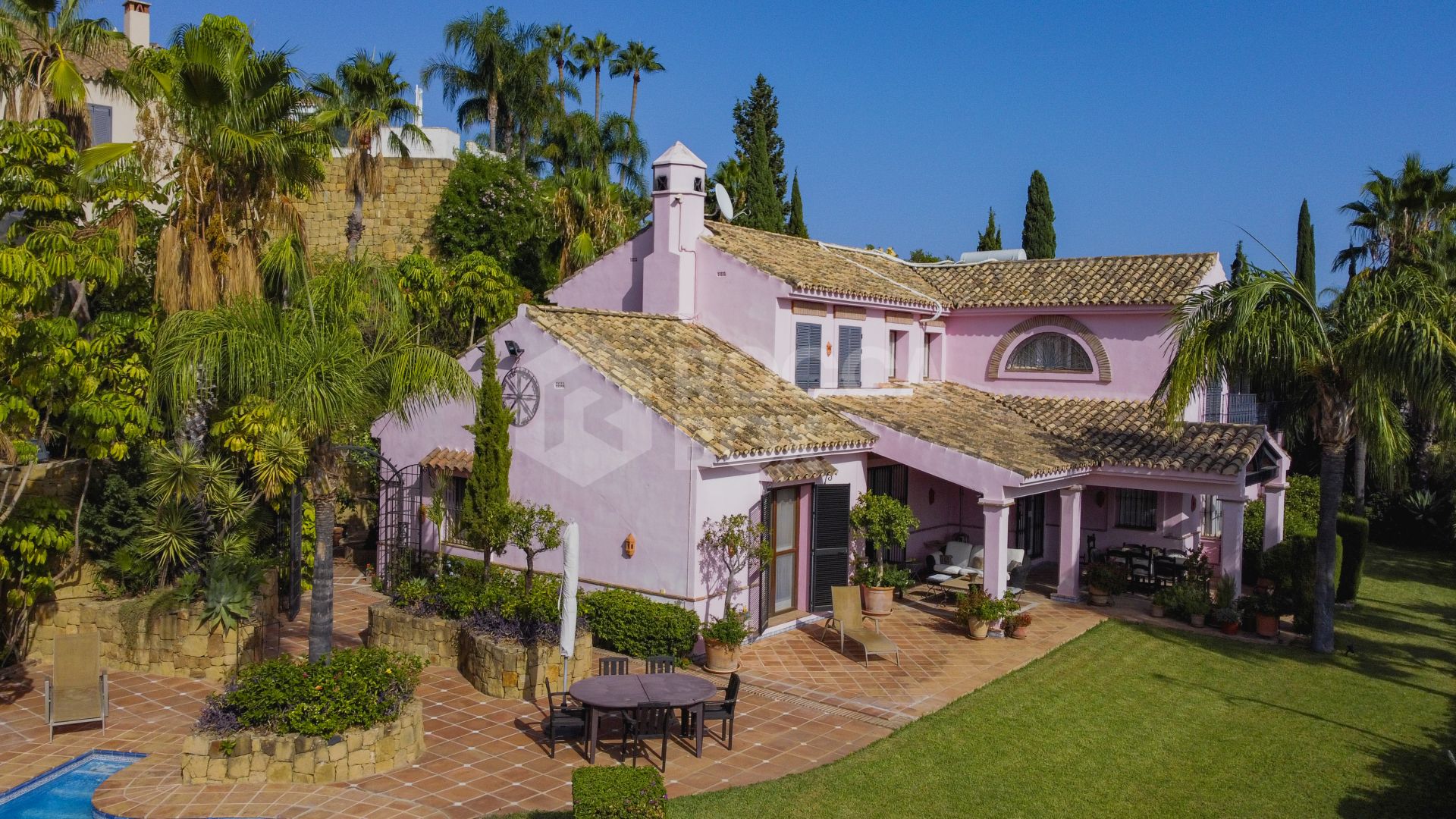 Charming five-bedroom Andalusian style villa in the gated community Puerto de Los Almendros, Benahavis with guest apartment