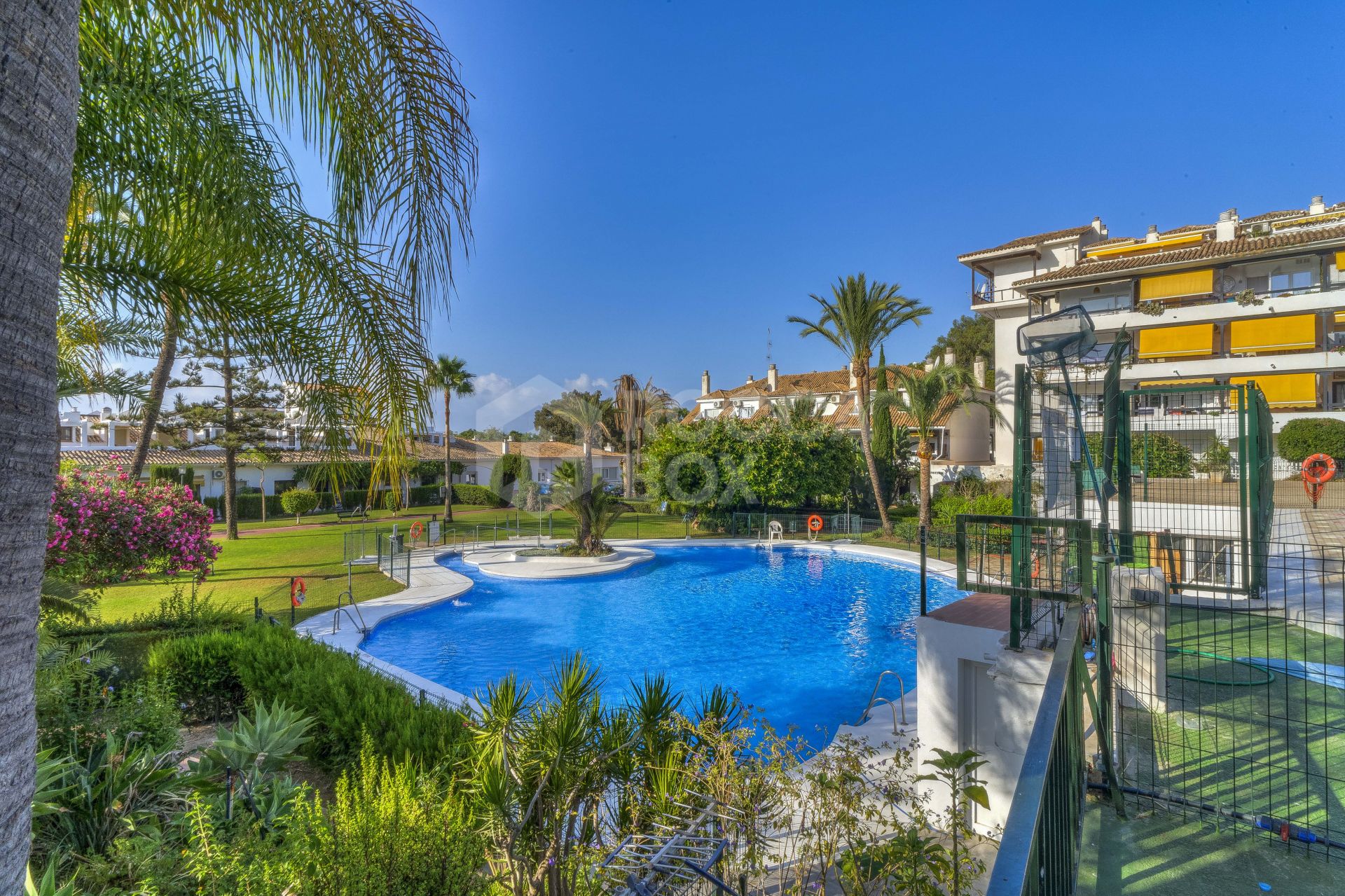 Beautifully renovated two-bedroom ground floor apartment located in a prime location of the Golden Mile, Marbella