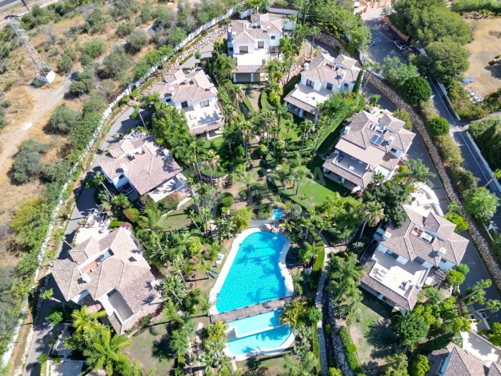 Magnificent five-bedroom, south-facing villa situated in the prestigious Village Las Lomas de Magna Marbella with sea views