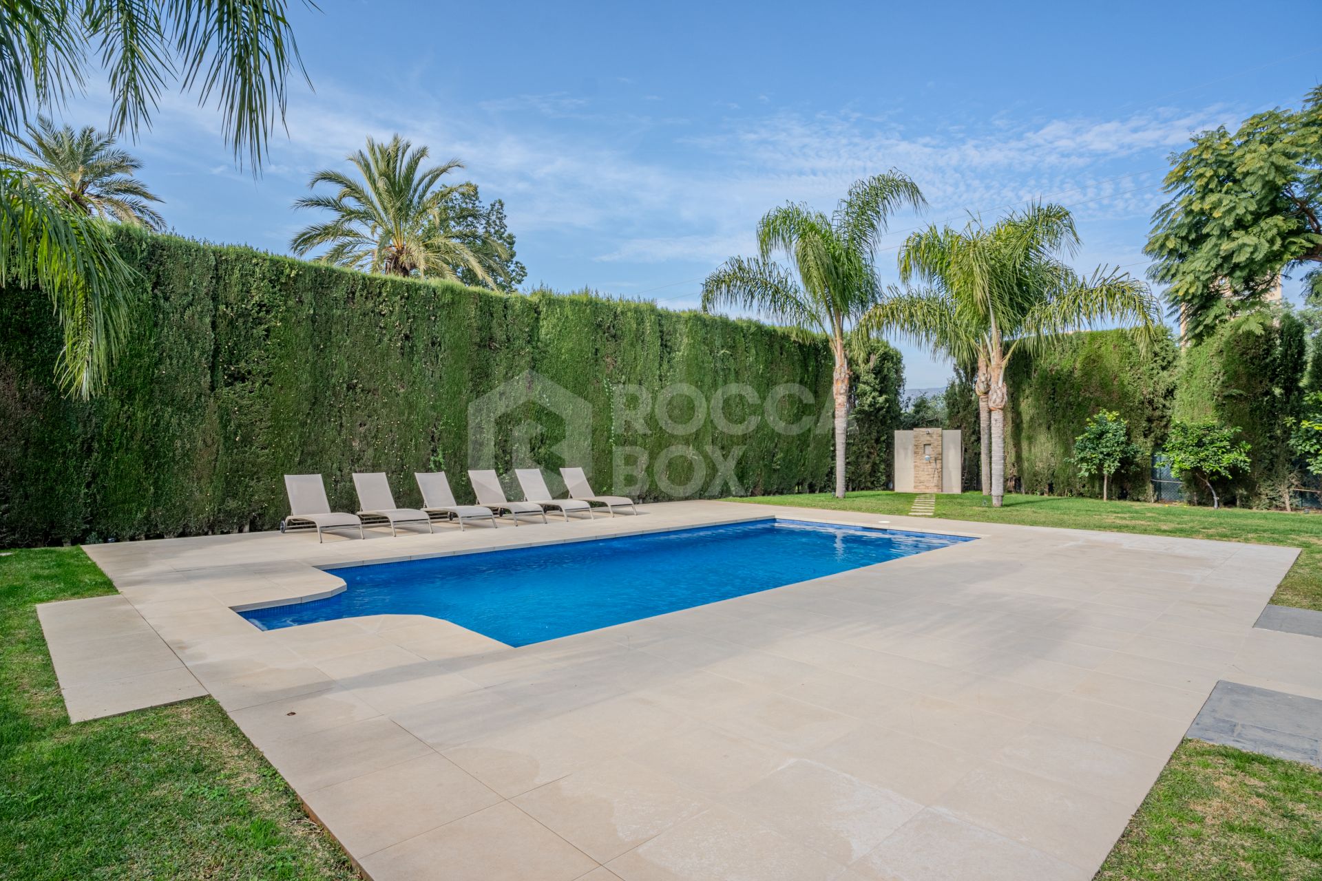 Immaculate six bedroom south facing villa in a quiet residential area of Atalaya Rio Verde in Nueva Andalucia