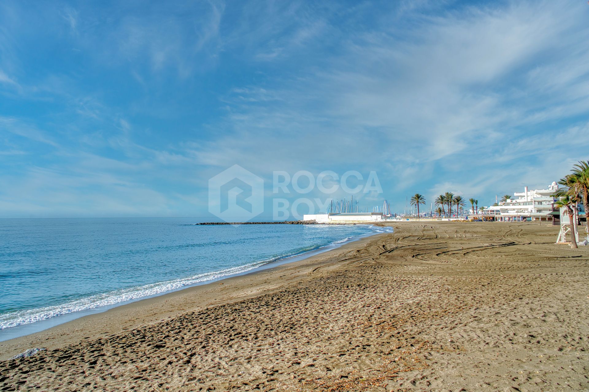 Beautifully reformed studio apartment in a fantastic location of Marbella Centre; just a few steps from the beach