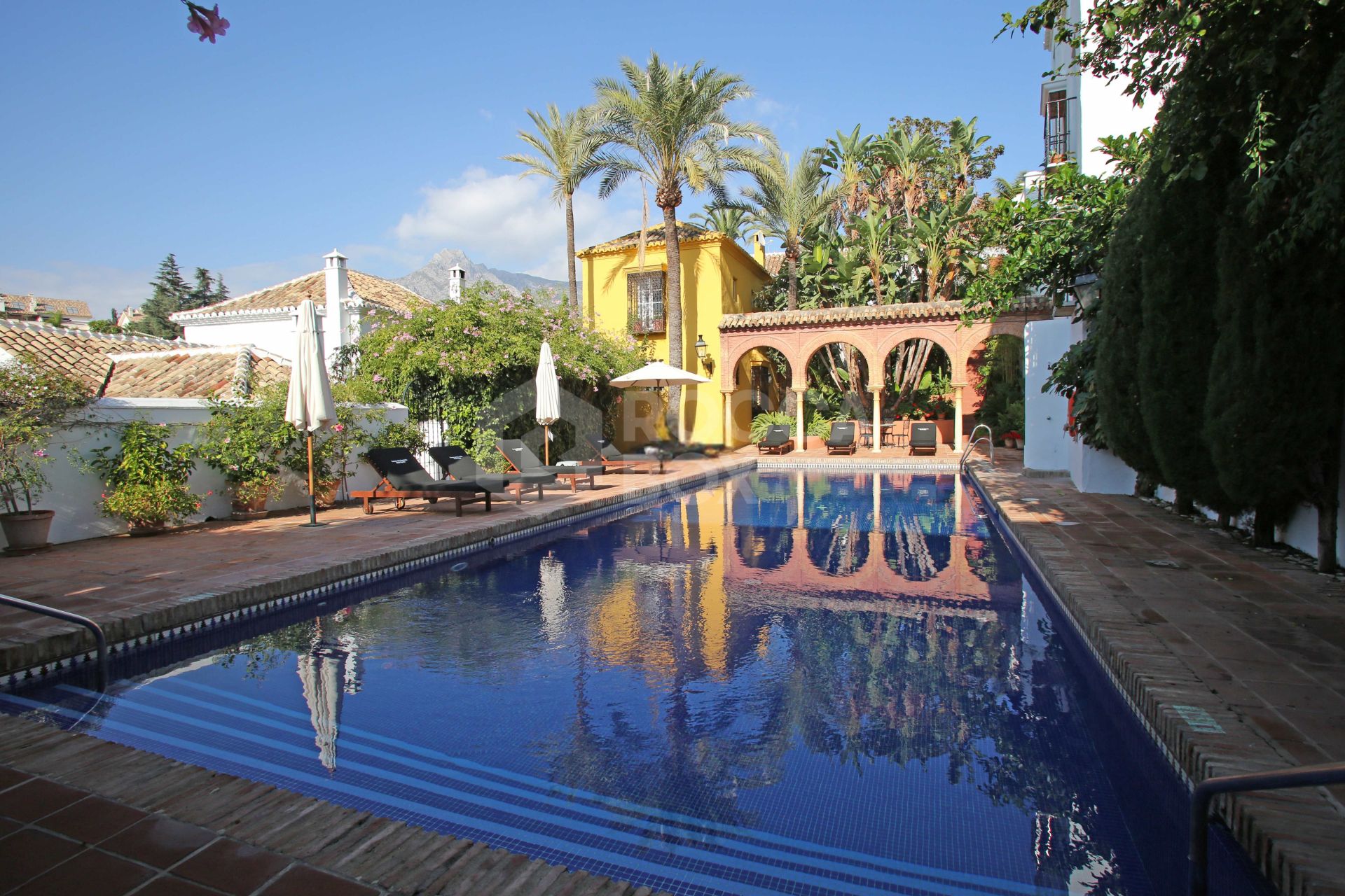 Beautiful four-bedroom townhouse located in the charming community Lomas Del Marbella Club Pueblo