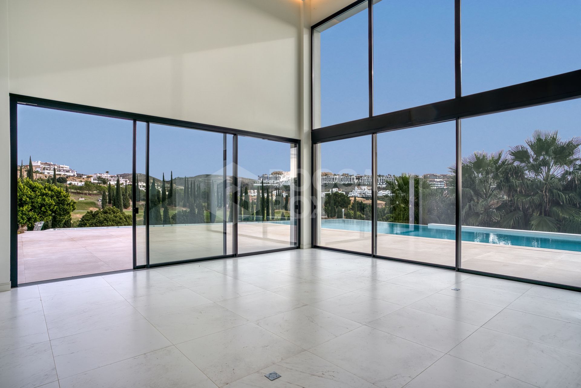 Modern five bedroom south facing villa, situated in the luxurious and sought-after Urbanisation of Los Flamingos in Benahavis with sea views