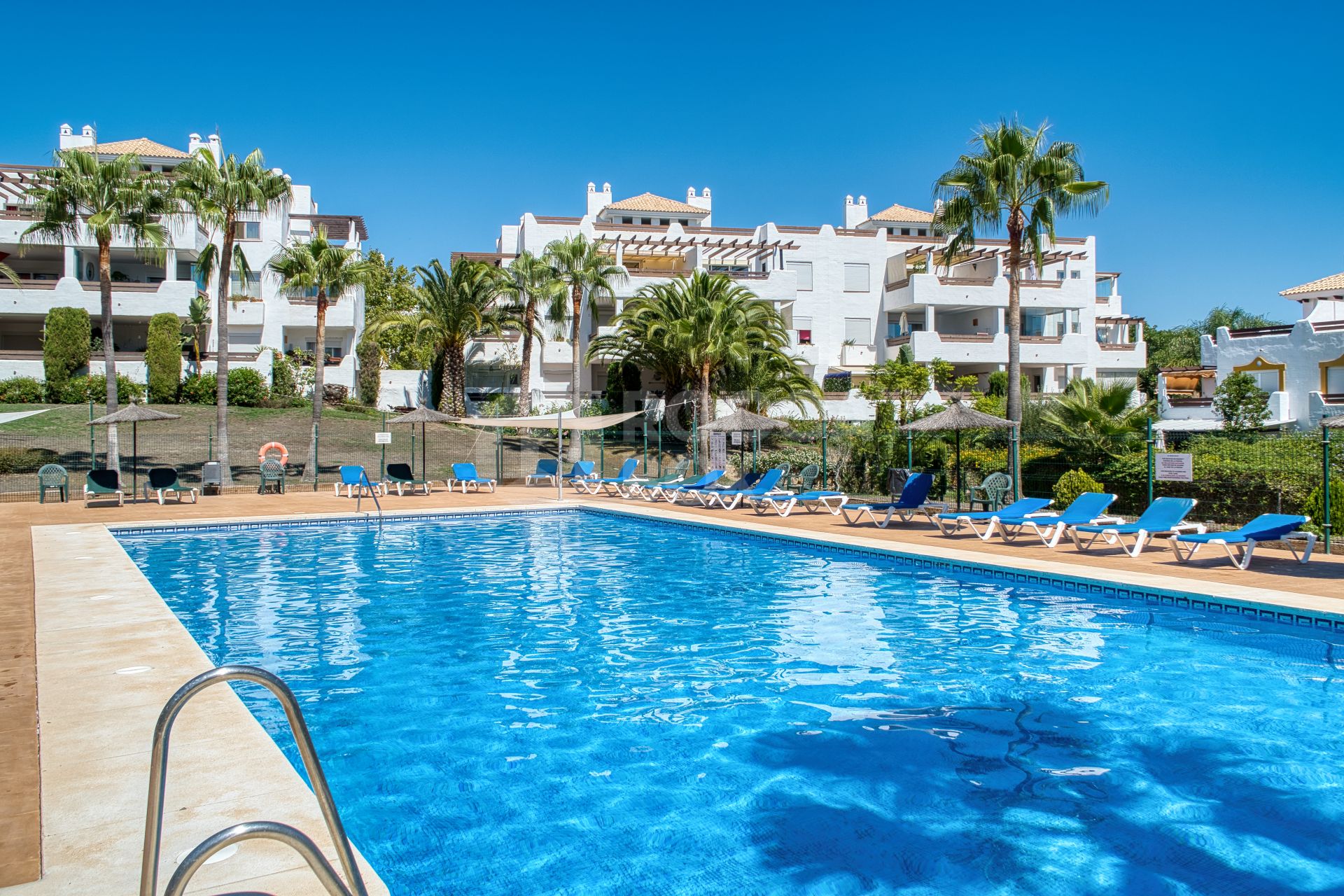 Bright and spacious two bedroom penthouse located in Selwo Hills, Estepona with sea and mountain views