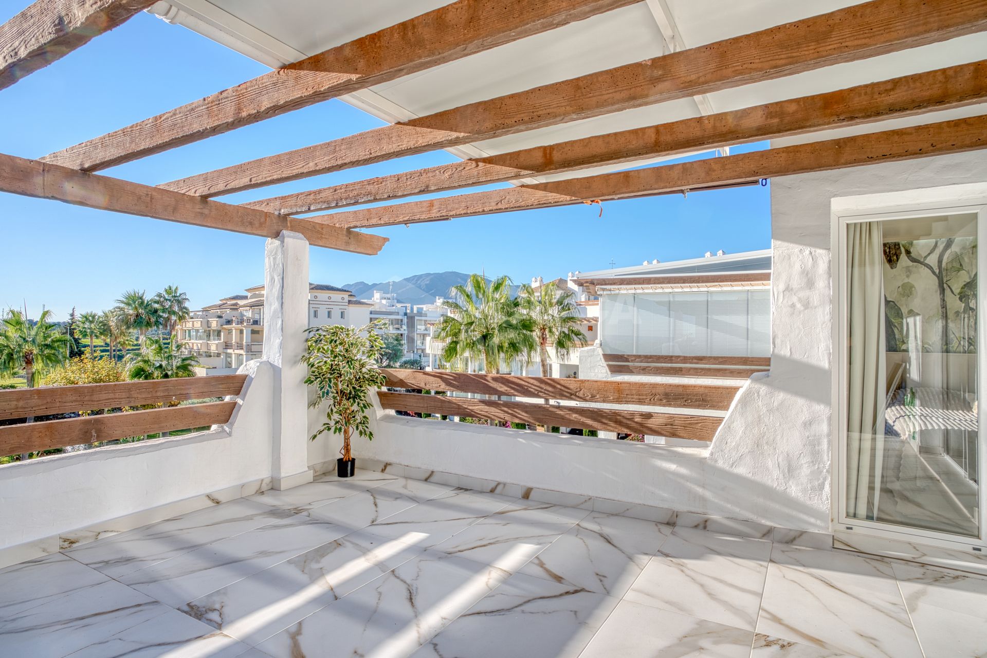 Bright and spacious two bedroom penthouse located in Selwo Hills, Estepona with sea and mountain views