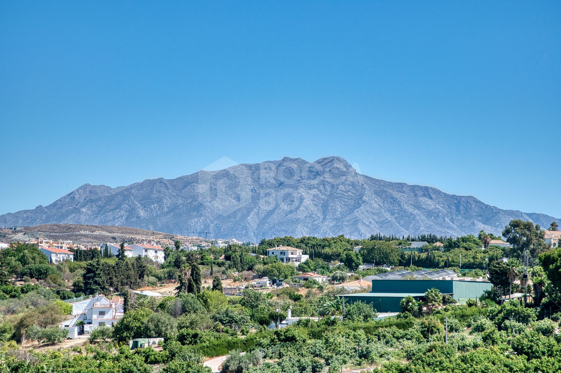 Bright and spacious two bedroom penthouse located in Selwo Hills, Estepona with sea and mountain views