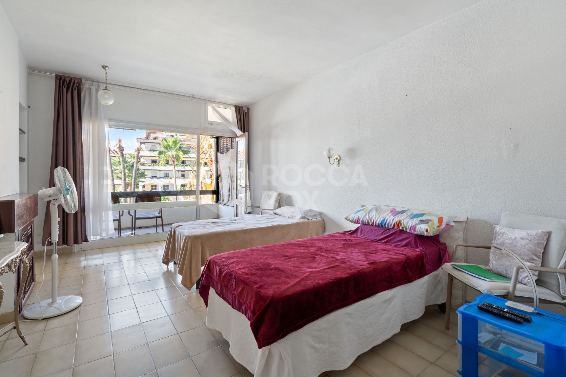 Lovely studio apartment located on Marbella´s Golden Mile, within walking distance to the beach