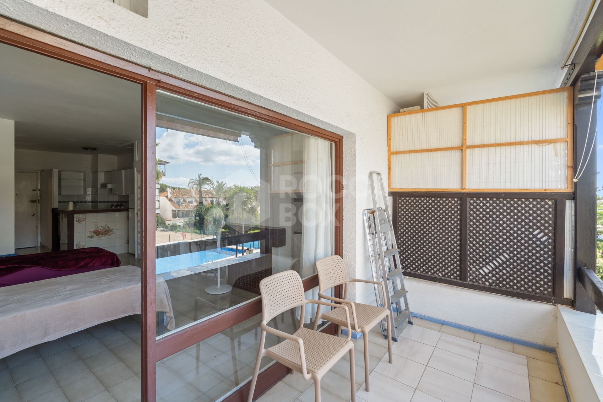 Lovely studio apartment located on Marbella´s Golden Mile, within walking distance to the beach