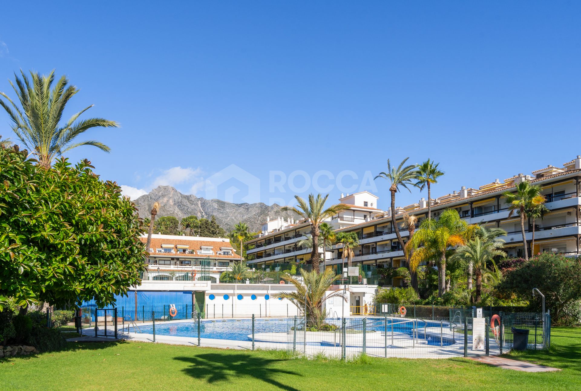 Lovely studio apartment located on Marbella´s Golden Mile, within walking distance to the beach