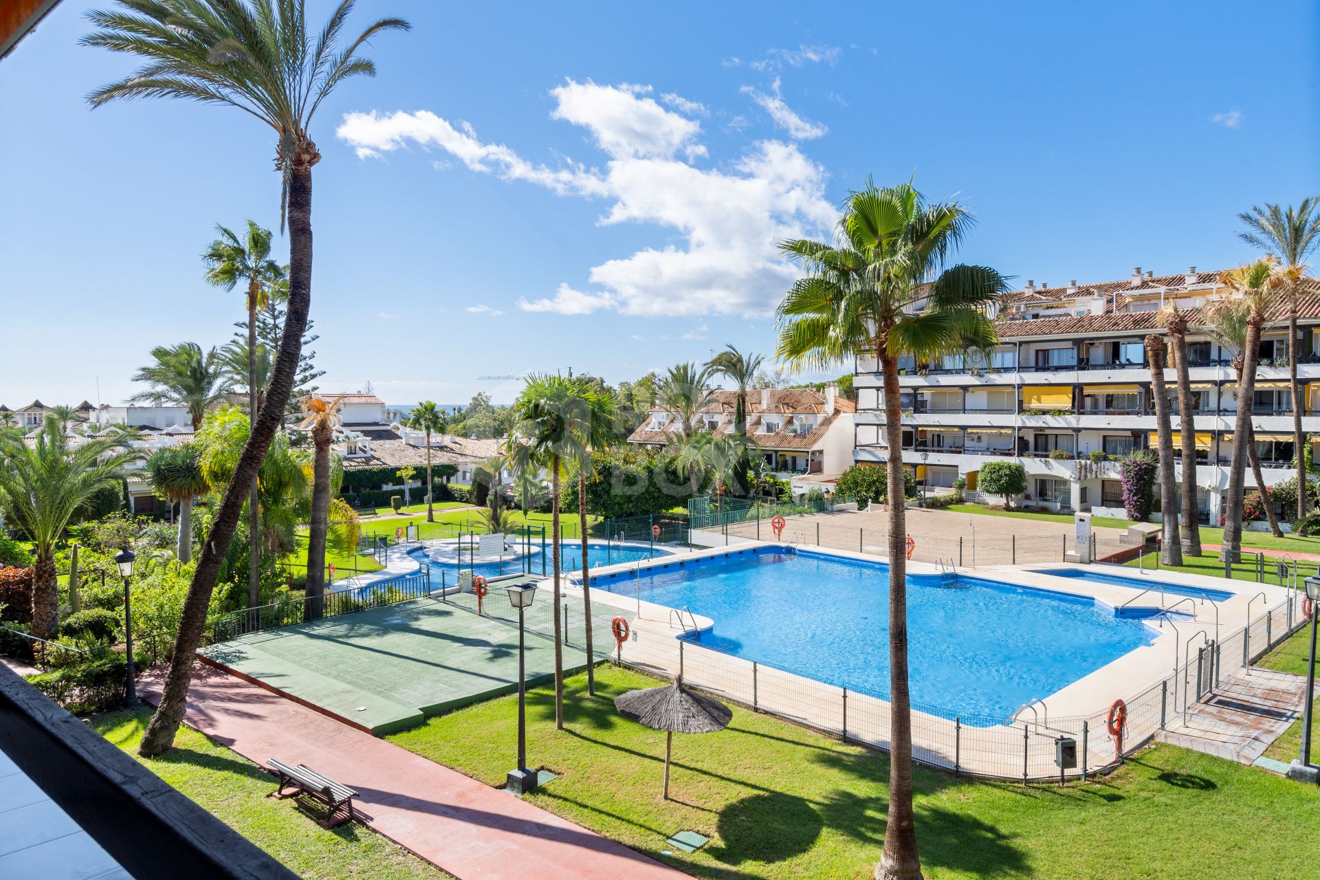 Lovely studio apartment located on Marbella´s Golden Mile, within walking distance to the beach