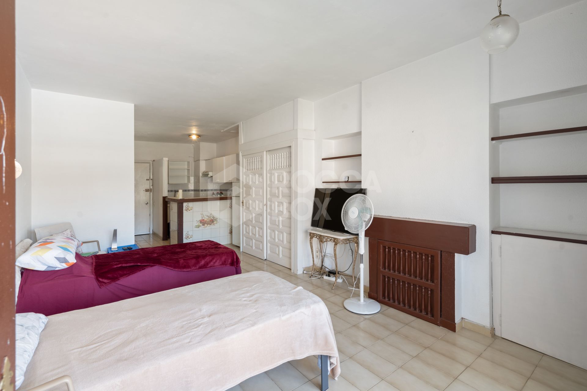 Lovely studio apartment located on Marbella´s Golden Mile, within walking distance to the beach