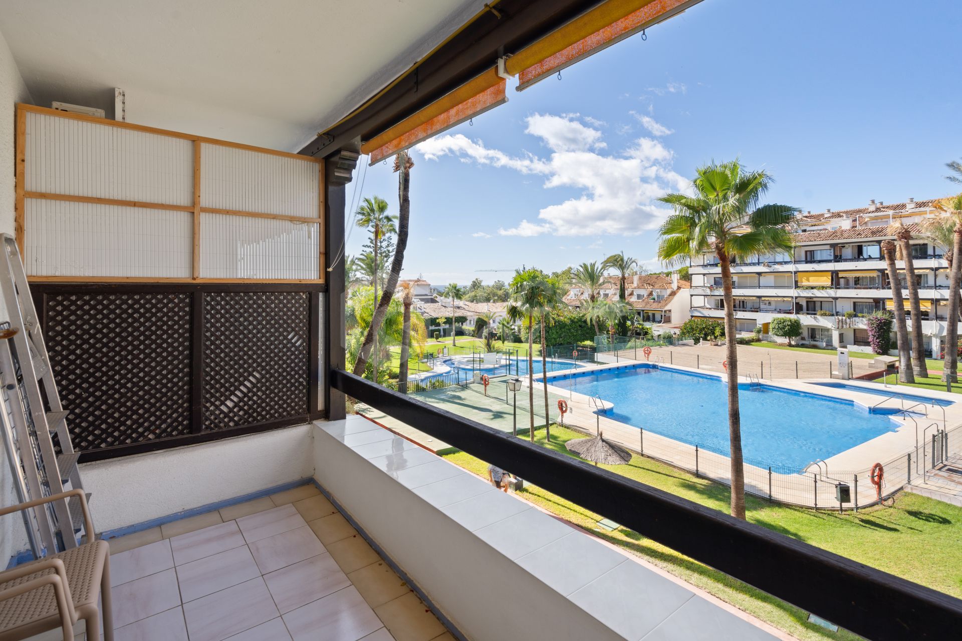 Lovely studio apartment located on Marbella´s Golden Mile, within walking distance to the beach